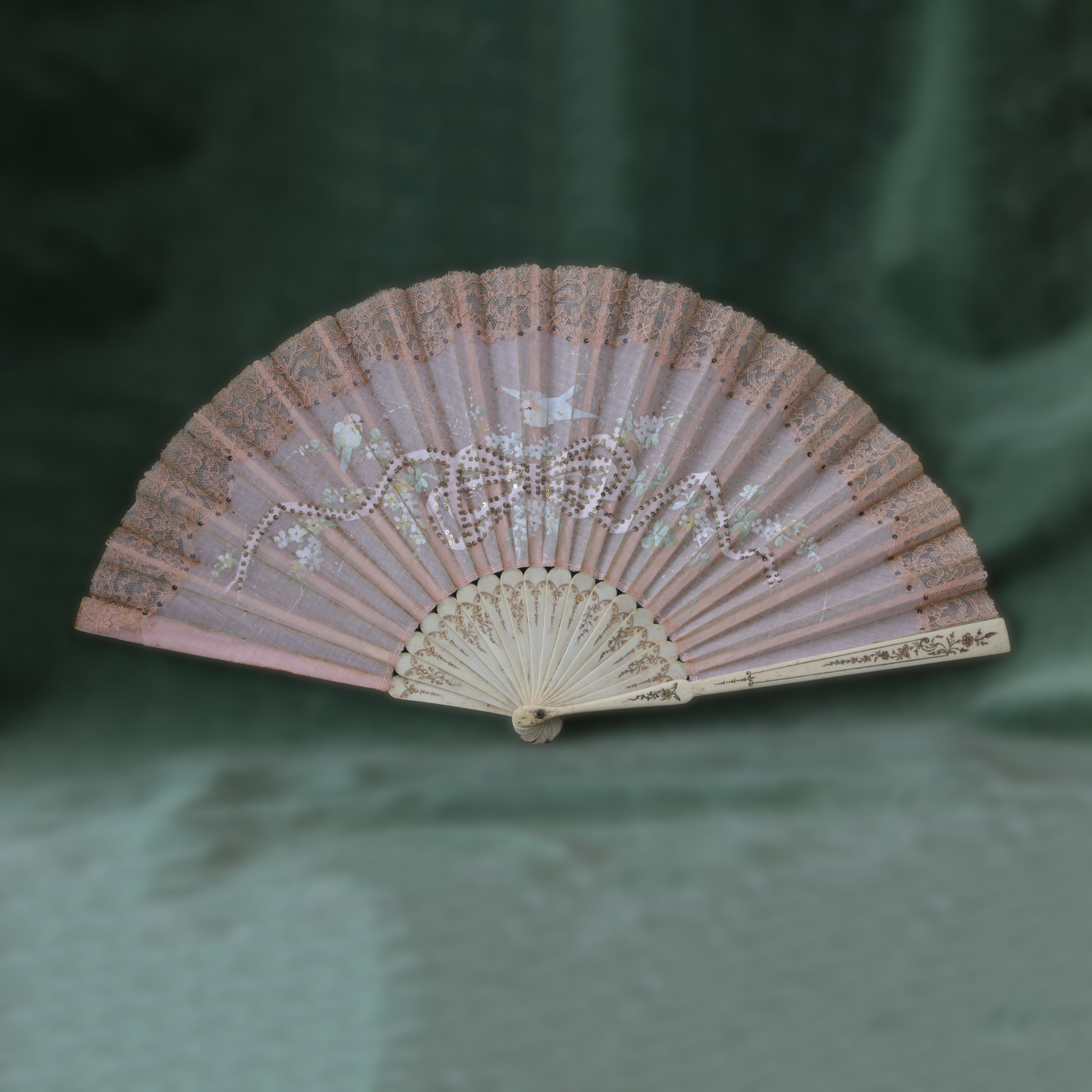 Antique fans. Современнные и актикварные украшения в Барселоне, Москве и Санкт-Петербурге