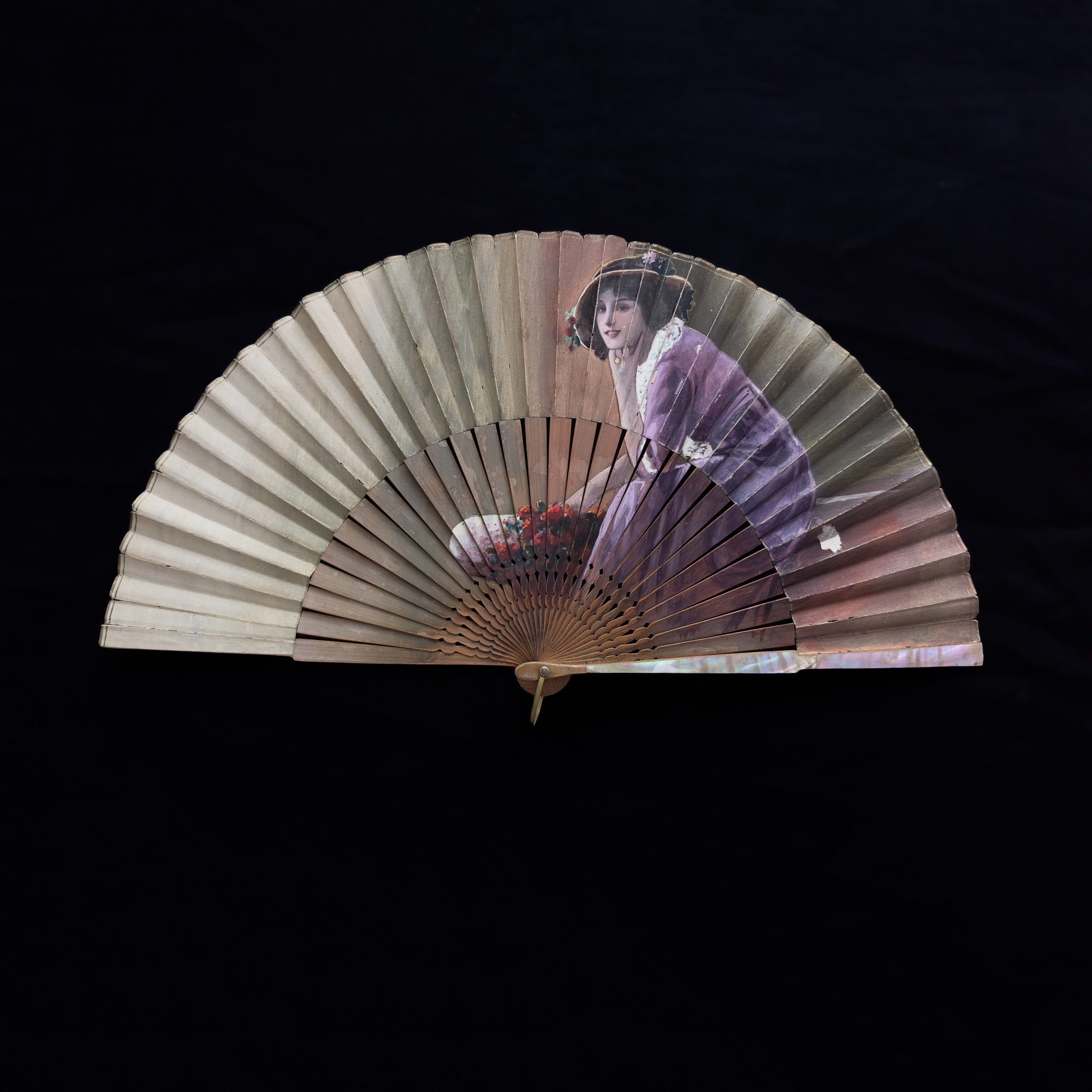 Antique fans. Современнные и актикварные украшения в Барселоне, Москве и Санкт-Петербурге
