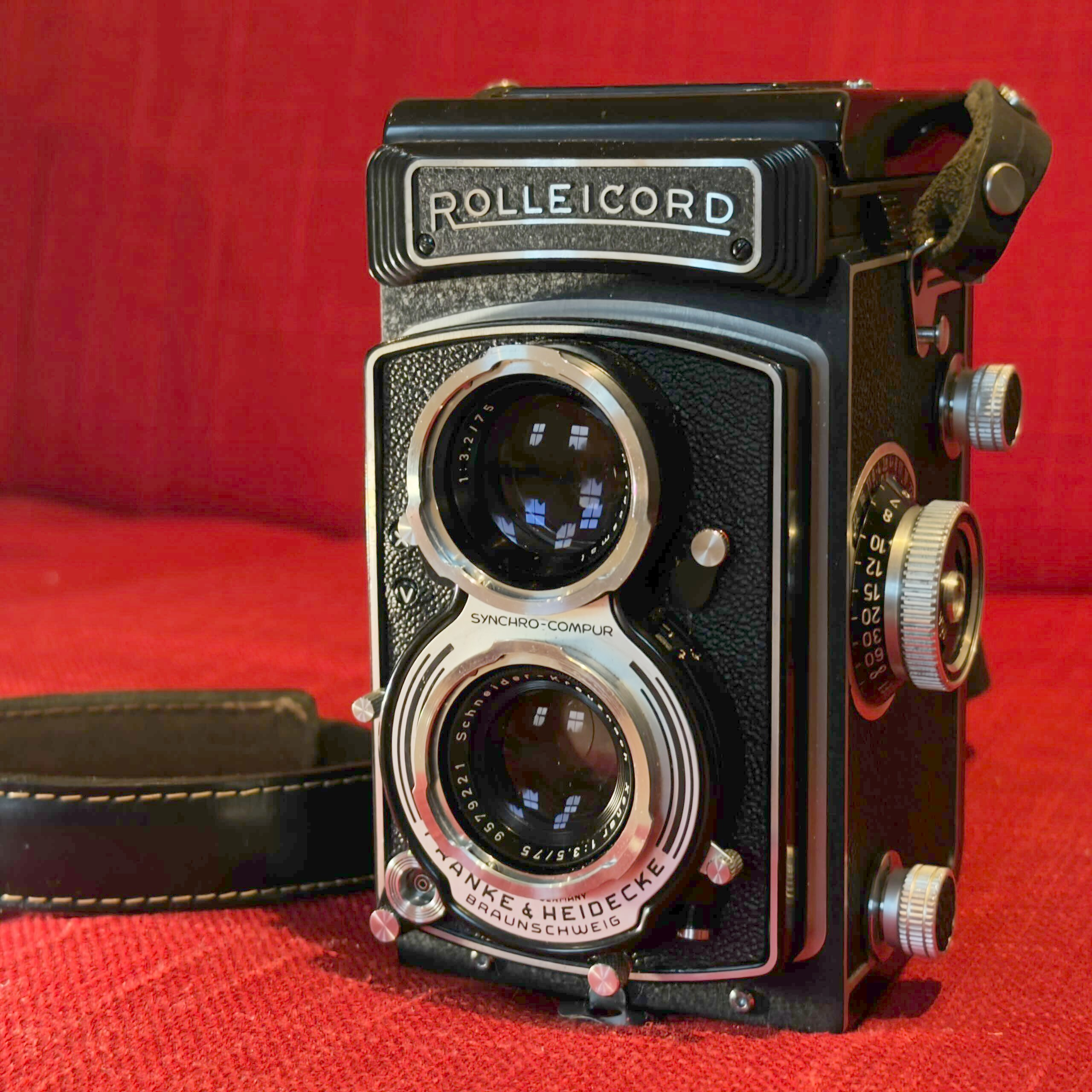 Rolleicord vs Rolleiflex: Choosing a Classic TLR. Hedley Wright Photography | East Anglia Sport, Street, Wildlife, Landscape & Astrophotography