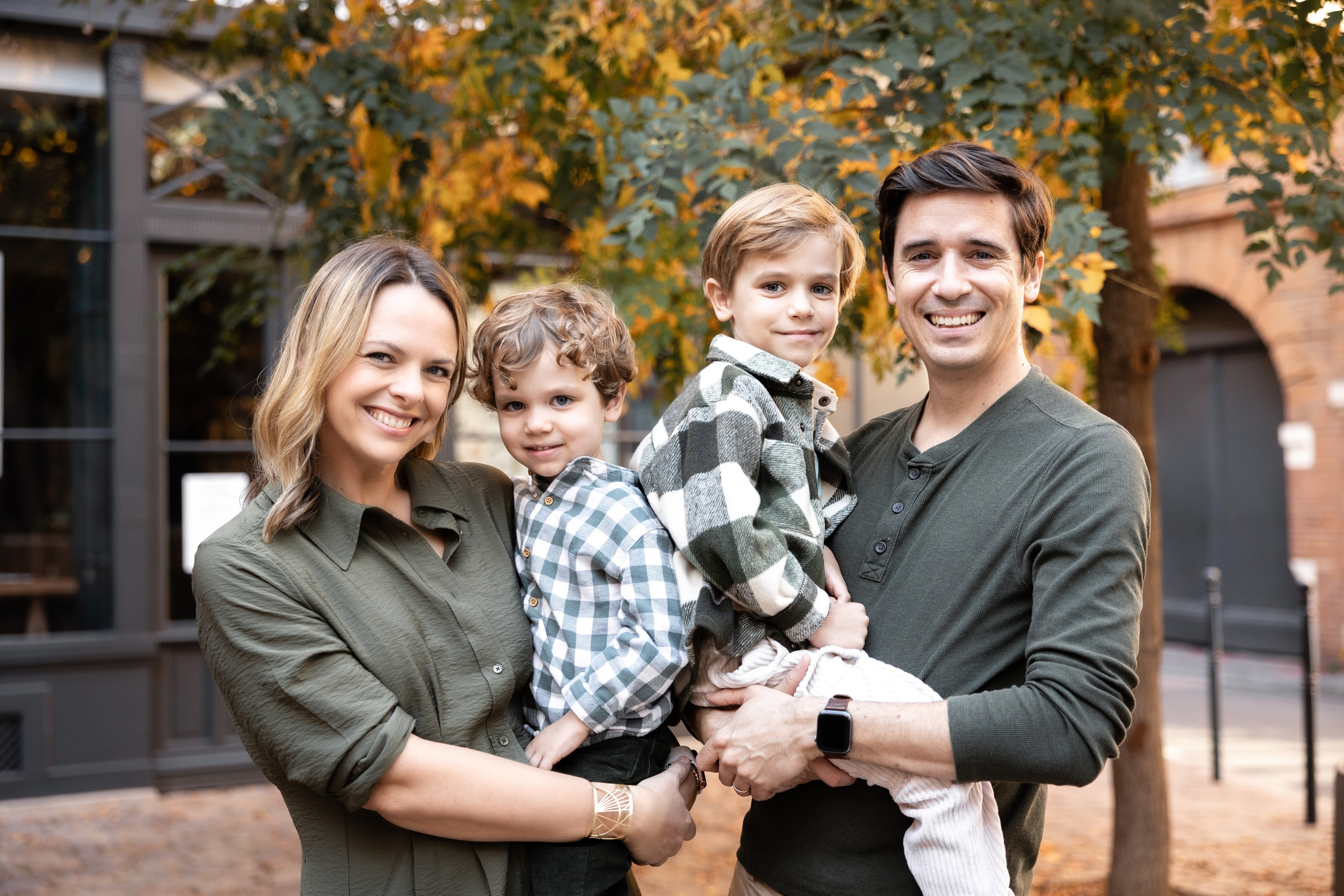 Lifestyle Family Photography in Toulouse: A Heartfelt Session for an Expat Family. Евгения Смирнова — Ваш фотограф в Тулузе и на юго-западе Франции