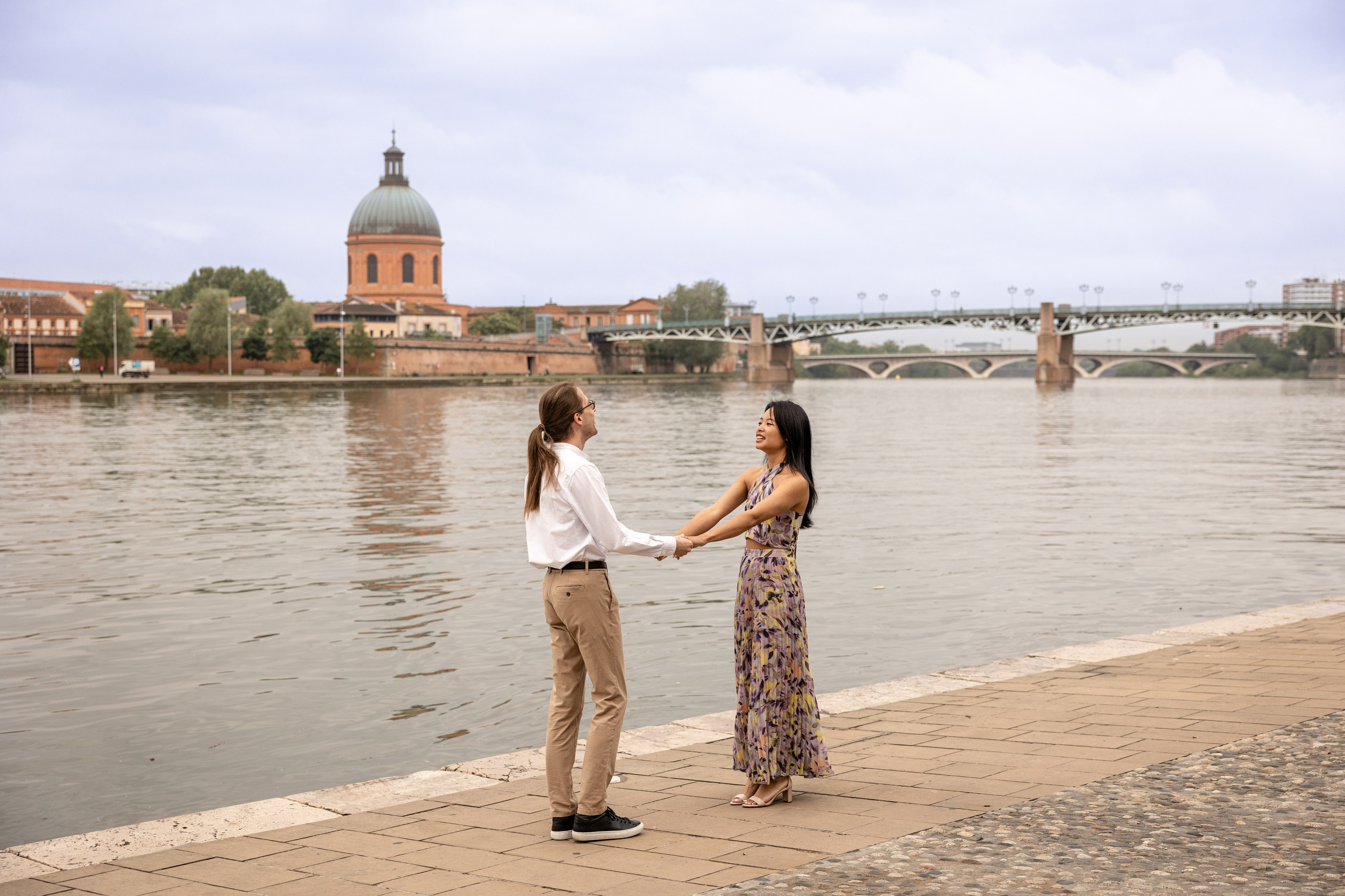Séance photo demande en mariage surprise à Toulouse: un moment romantique inoubliable. Eugénie Smirnova — photographe à Toulouse et dans le sud-ouest de la France