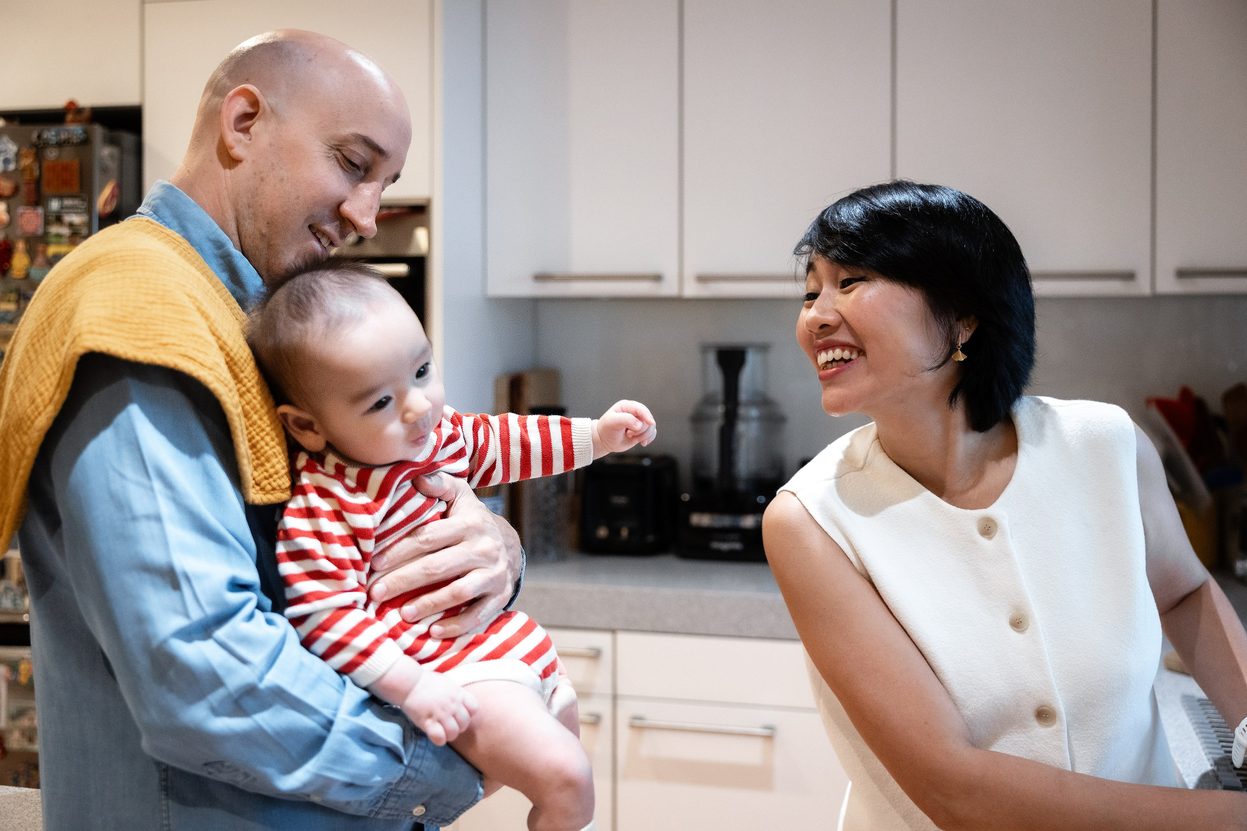From bump to baby: why at-home family photoshoots in Toulouse are worth It. Eugénie Smirnova — photographe à Toulouse et dans le sud-ouest de la France