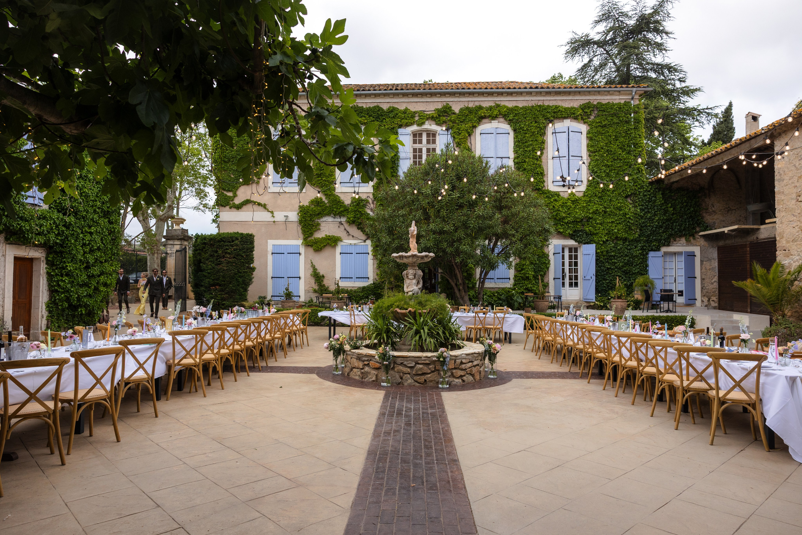 Colourful wedding day in the South of France. Eugénie Smirnova — your photographer in Toulouse and southwest France