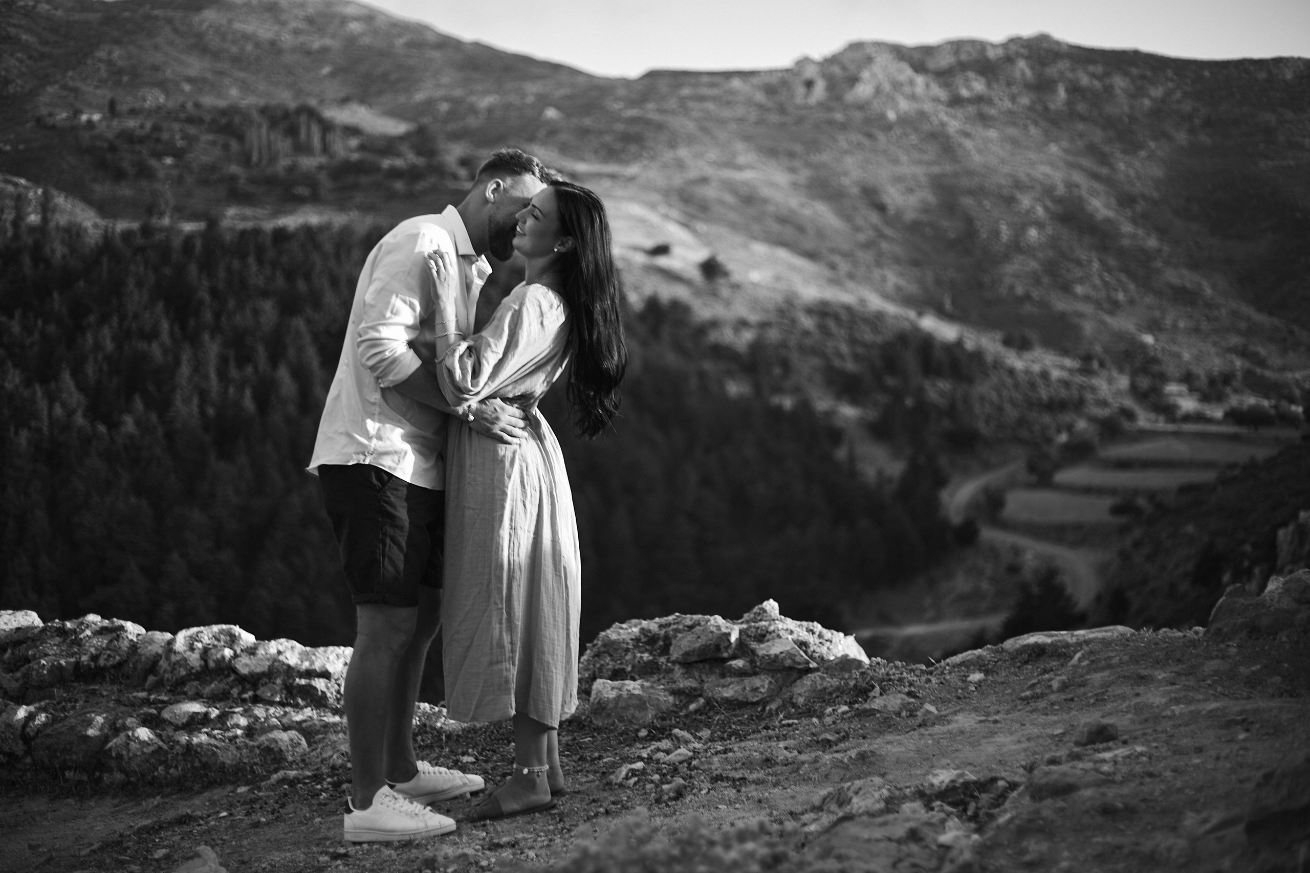 Photography Services in Crete – Engagements, Portraits, and Business Content. Photographer Maria Chedroom