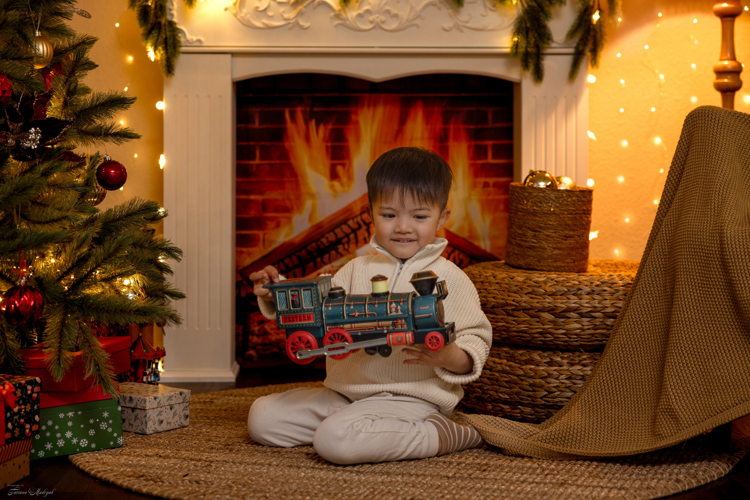 Christmas Photo Shoot in Dresden — Cozy Studio, Dresses & Family Memories. Family & Maternity Photographer in Dresden Tatiana Mudryak