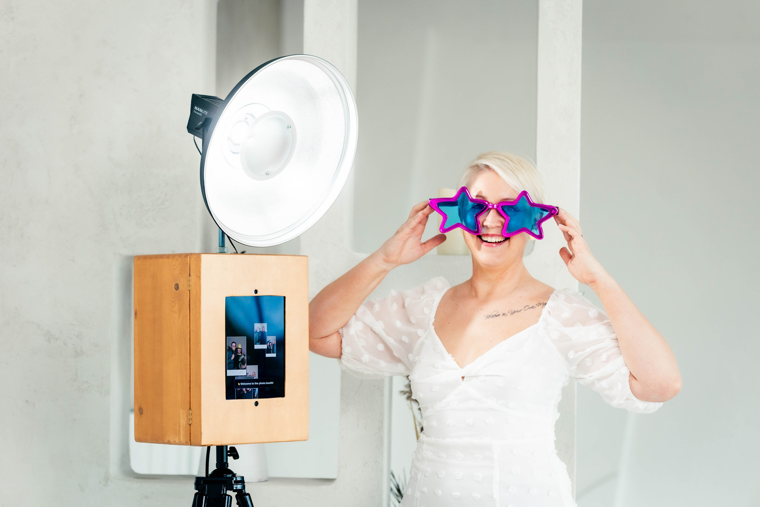 KONTAKT. Fotobox I Fotopeegel I Photobooth I Fotoboksi rent Eestis