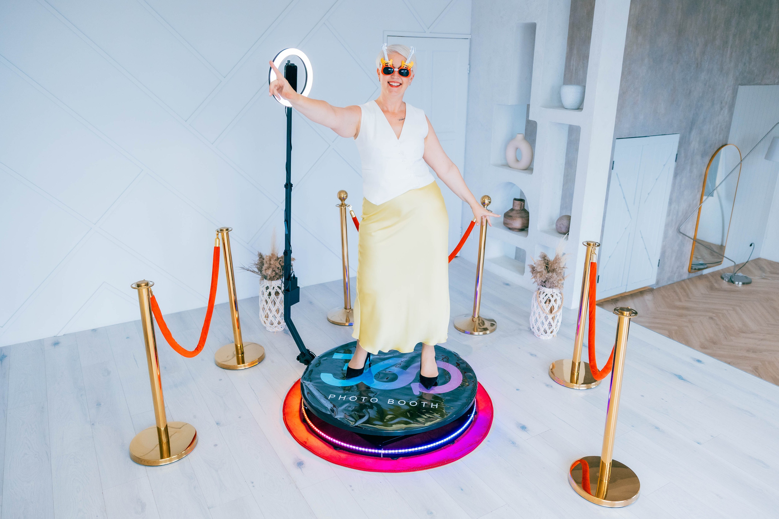 360 VIDEO BOOTH. Фотобокс I Фотозеркало I Фотобудка I Аренда фотобудки в Таллине и Эстонии