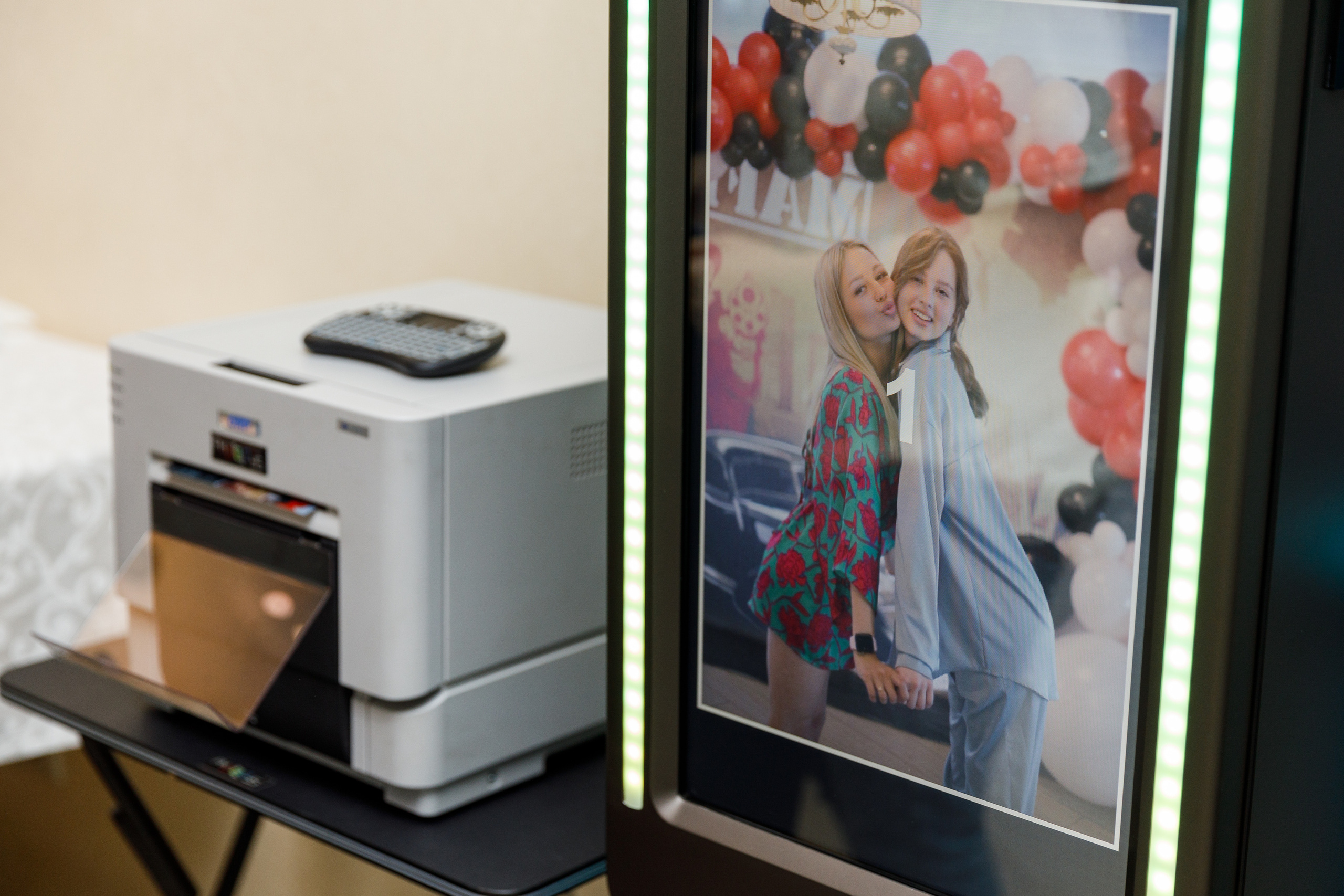 AiR Фотобокс (Photo Box). Аренды интерактивных фотозон в Харькове
