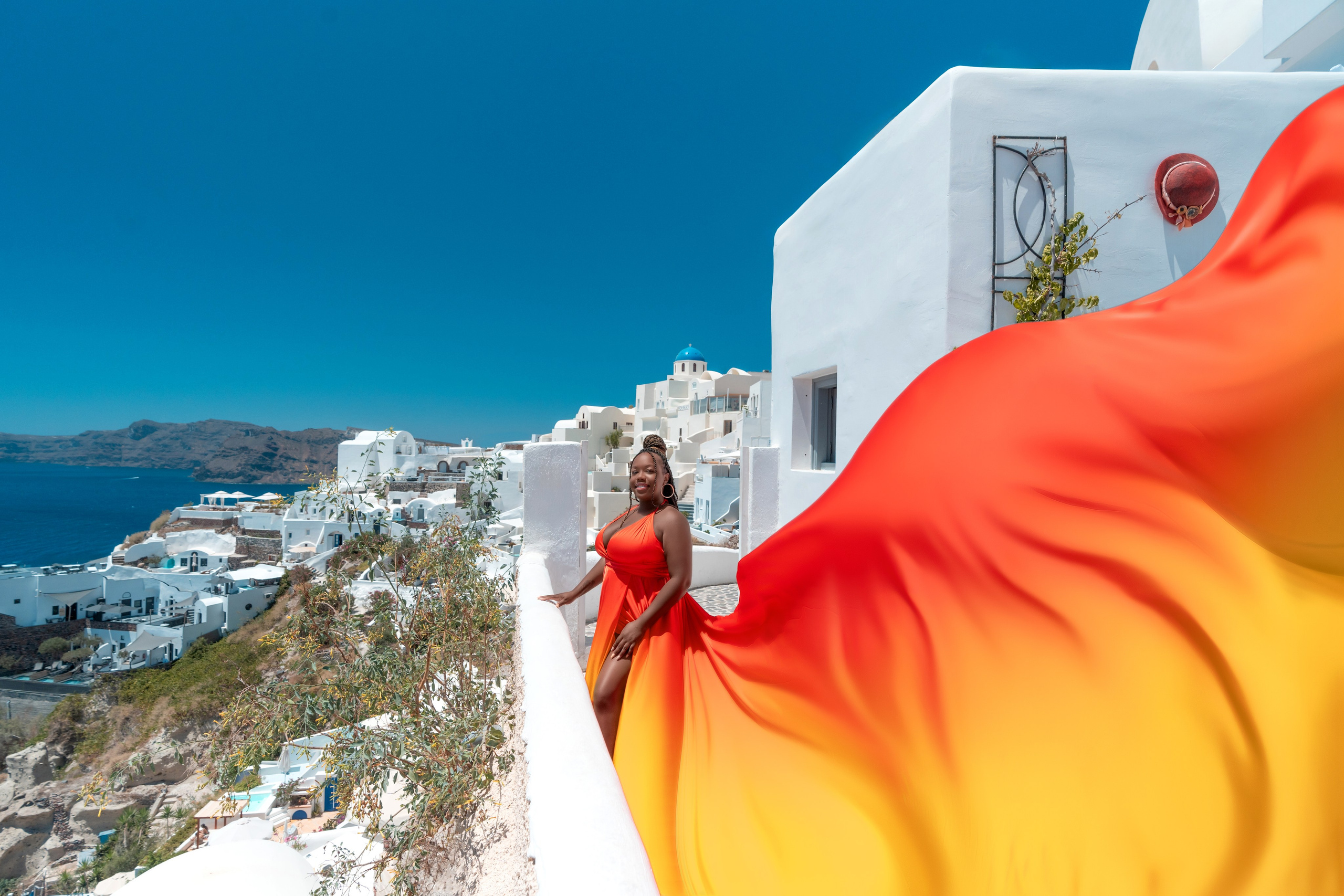 Flying dress photographer in Santorini Alex Sokolove | Santorini photoshoot price | Cost Santorini Flying dresses rent. Photographer in Santorini SokoLOVE Alex| Flying Dress Santorini