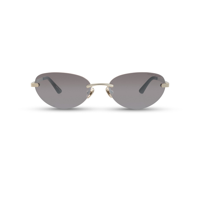 Gafas de sol sobre fondo blanco