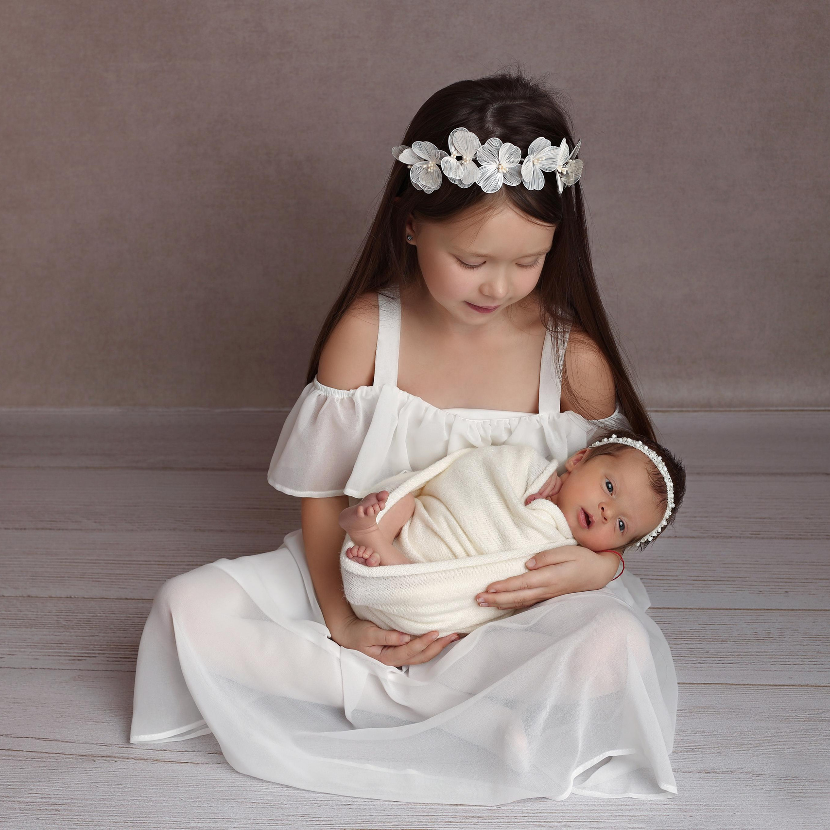 KONTAKT. Neugeborenen & Babyfotografie Liuba Schelhorn in Stuttgart