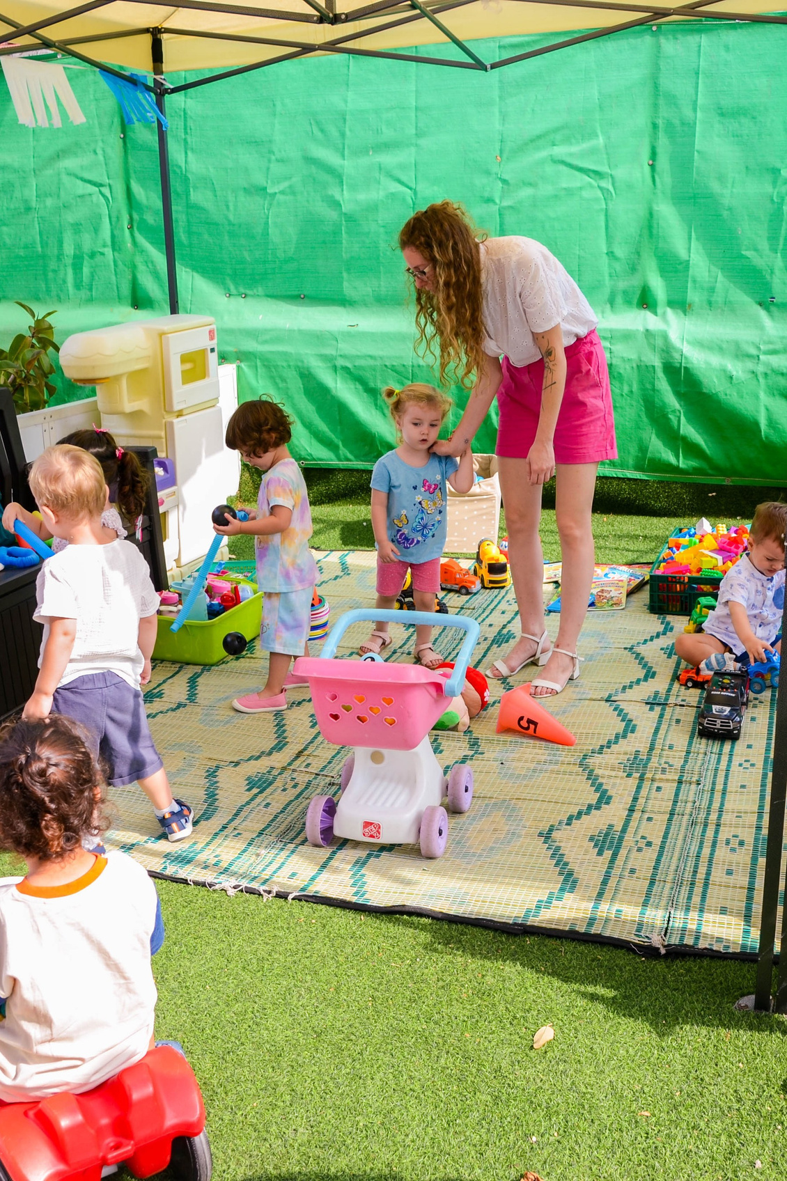 Запись. Детский сад Rainbow в Нетании