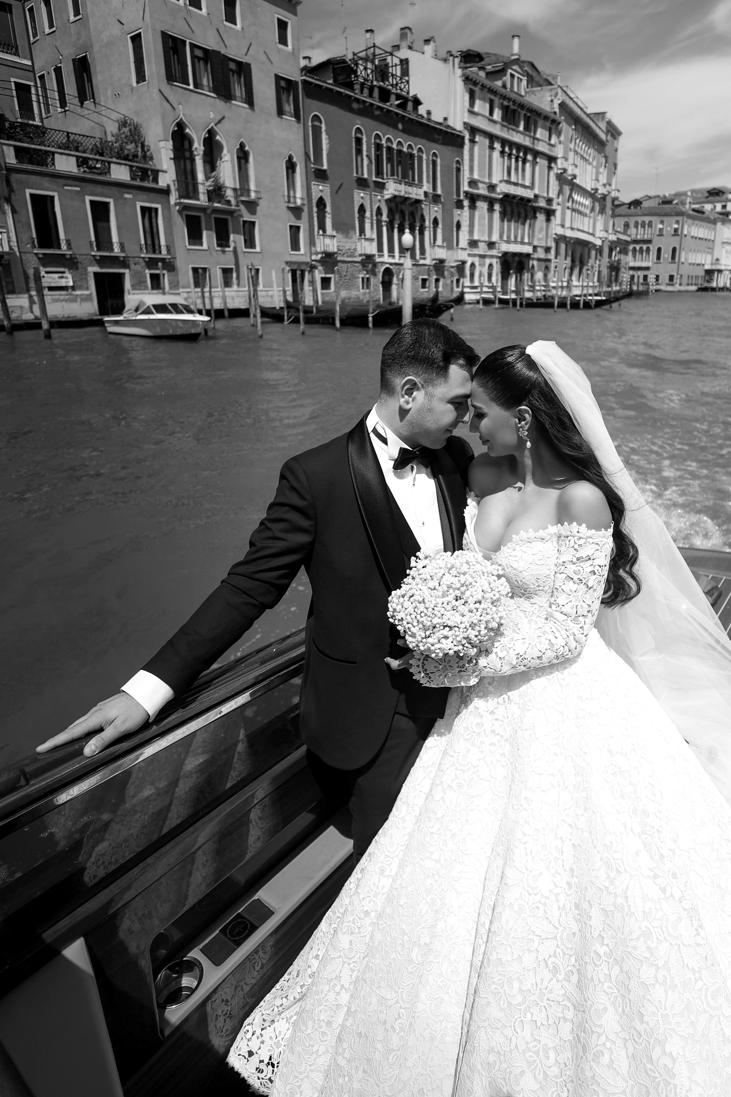Couple arriving at Aman Venice in a classic luxury water taxi