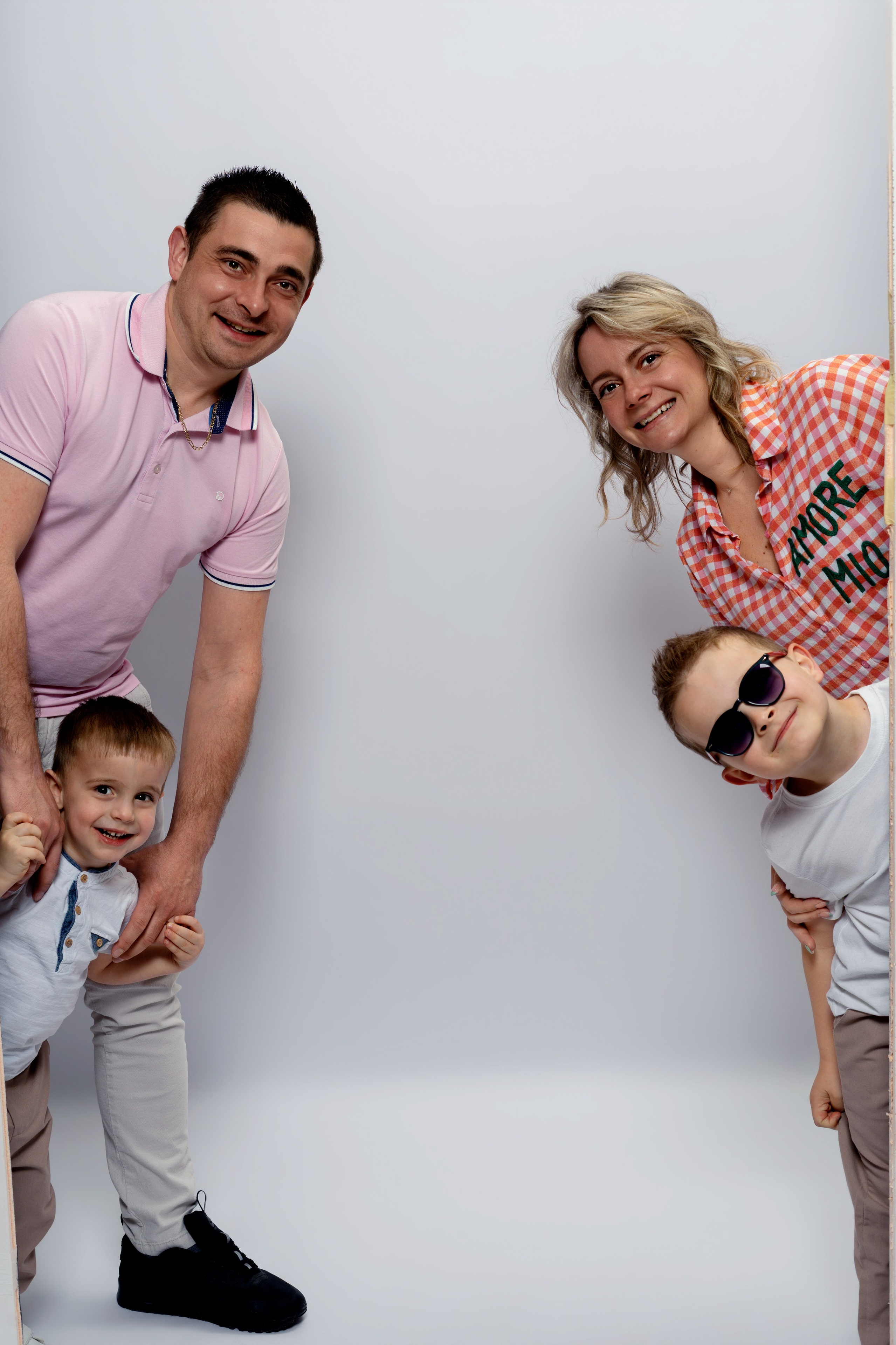 Séance photo famille en studio à Roanne portrait couple photographe