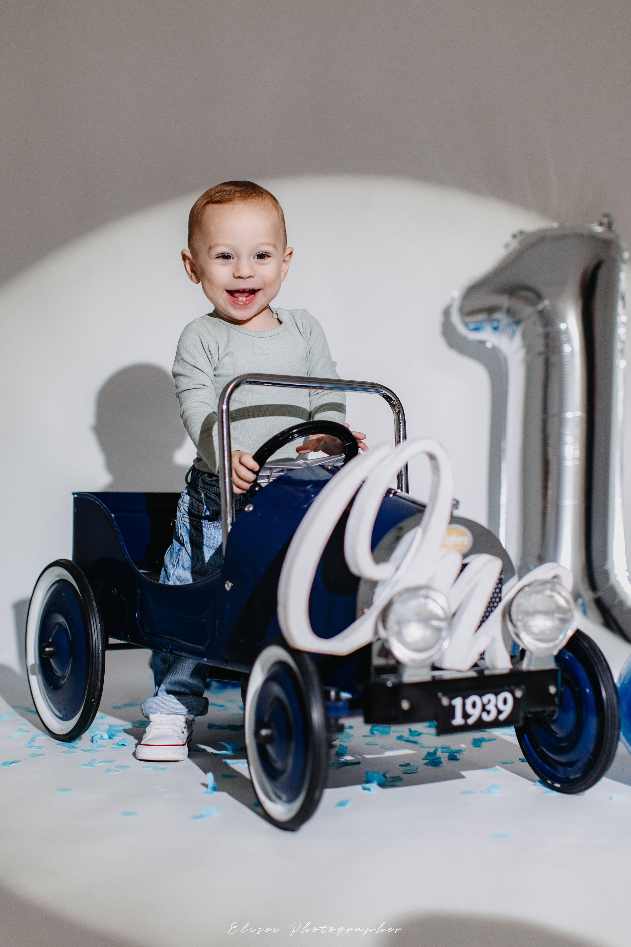 Sedinte 1 An - Smash the Cake