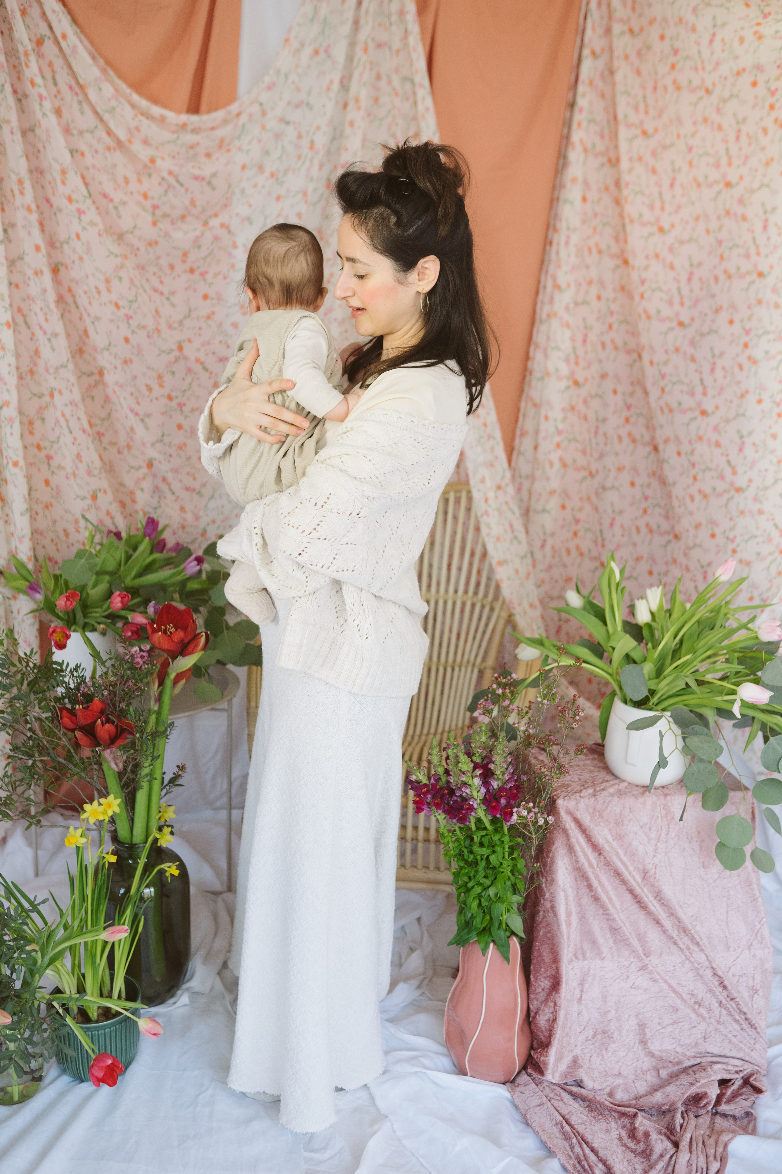 Bebelușul la Piept: Mărțișorul Părinților | Mădălina Beda. Madalina Beda- Artist vizual, fotograf, doula la nastere, consultant babywearing Brasov si in toata tara