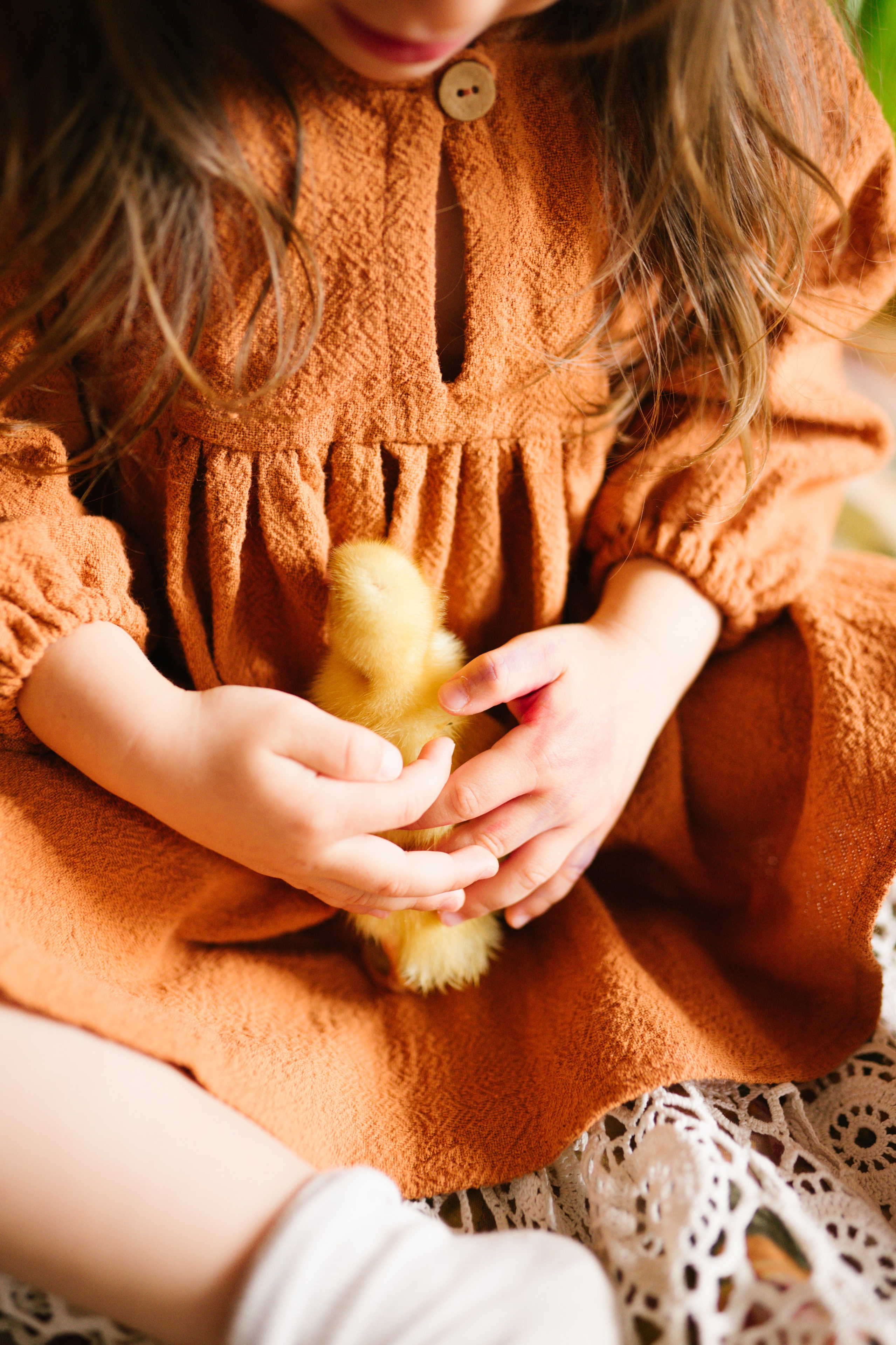 Ce Ofer: Artă, Conectare și Sprijin | Mădălina Beda. Madalina Beda- Artist vizual, fotograf, doula la nastere, consultant babywearing Brasov si in toata tara