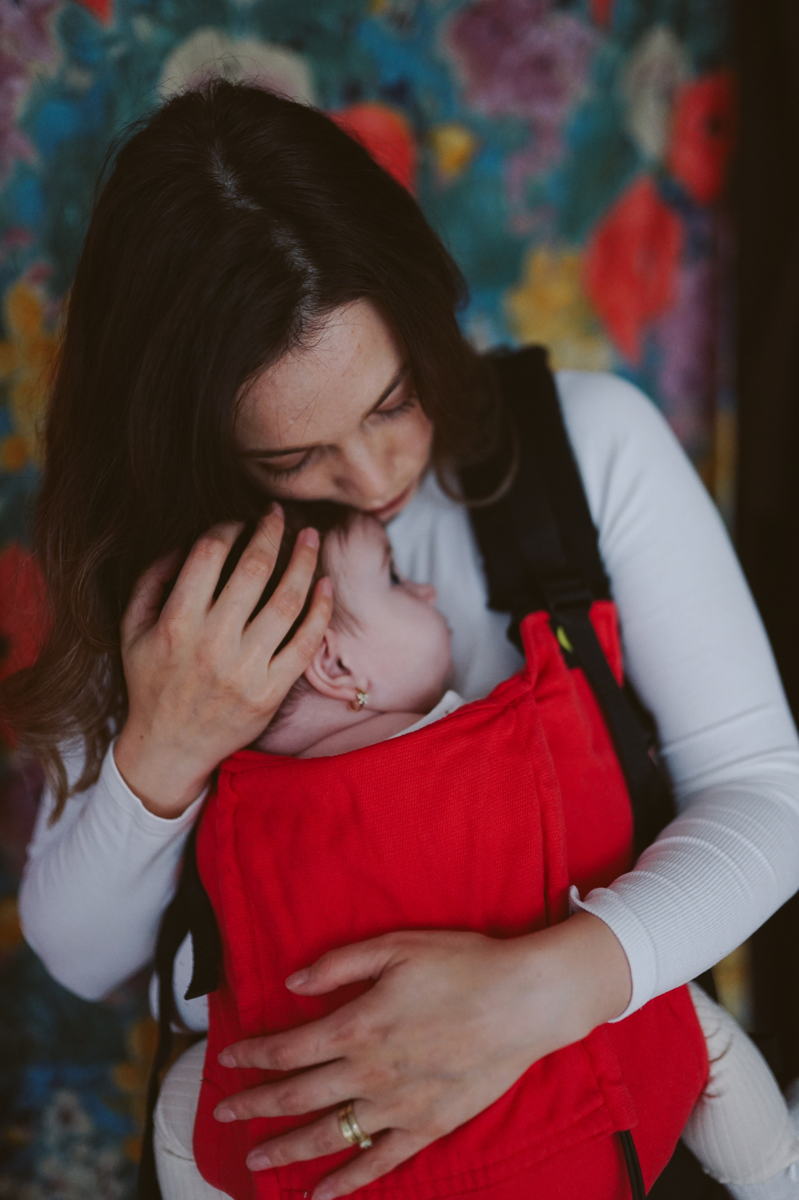 Bebelușul la Piept: Mărțișorul Părinților | Mădălina Beda. Madalina Beda- Artist vizual, fotograf, doula la nastere, consultant babywearing Brasov si in toata tara