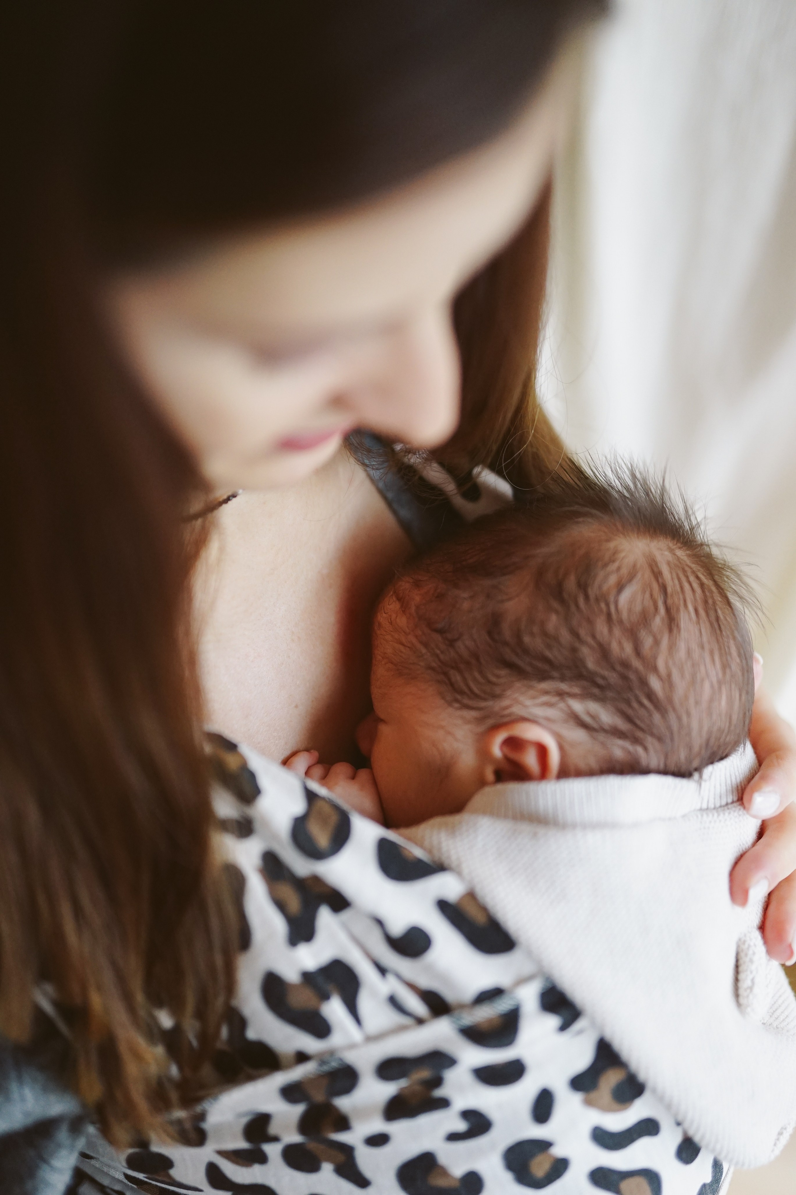 Bebelușul la Piept: Mărțișorul Părinților | Mădălina Beda. Madalina Beda- Artist vizual, fotograf, doula la nastere, consultant babywearing Brasov si in toata tara