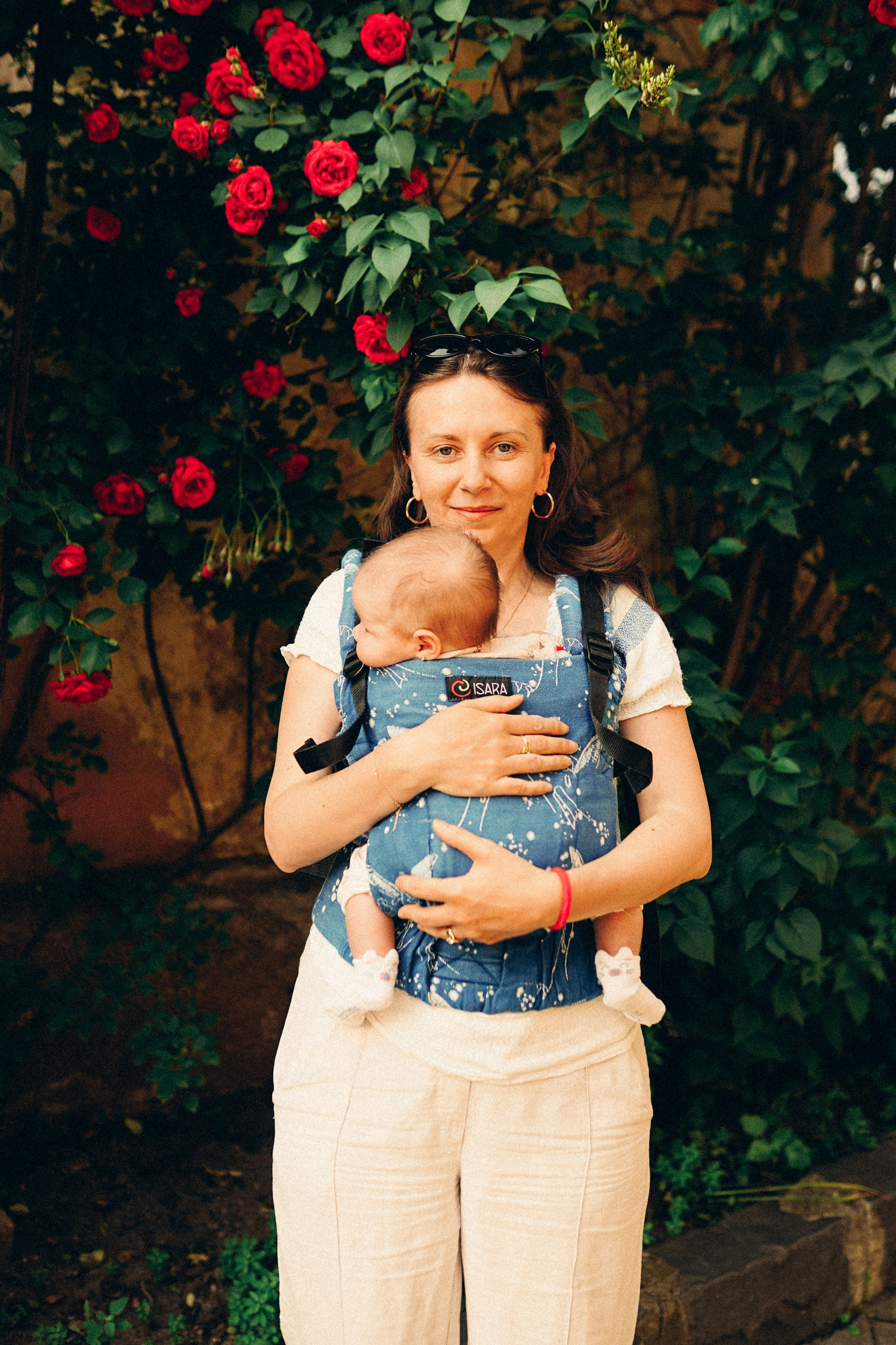 Bebelușul la Piept: Mărțișorul Părinților | Mădălina Beda. Madalina Beda- Artist vizual, fotograf, doula la nastere, consultant babywearing Brasov si in toata tara