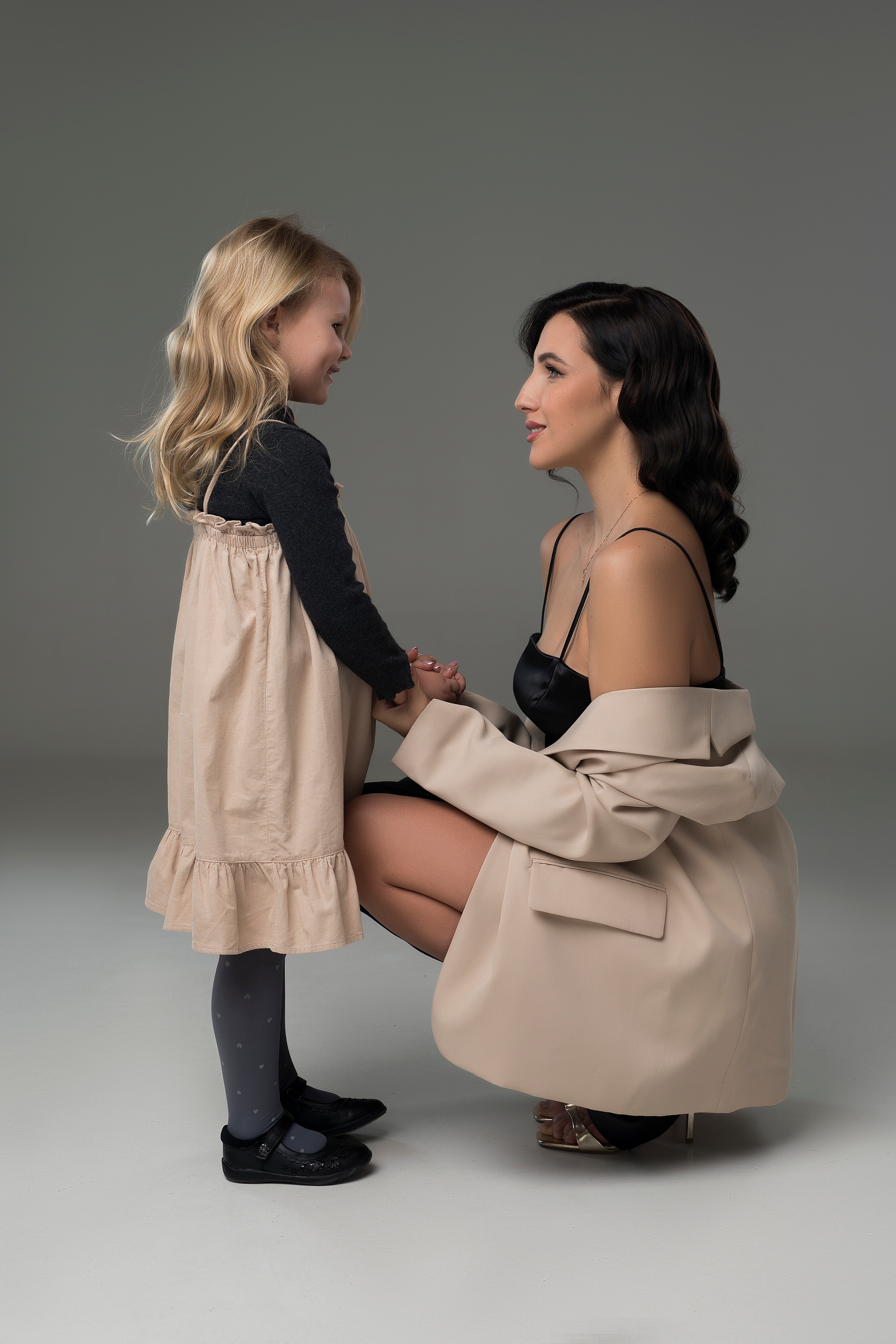 Индивидуальная, парная, съёмка беременности. Фотограф в Риге