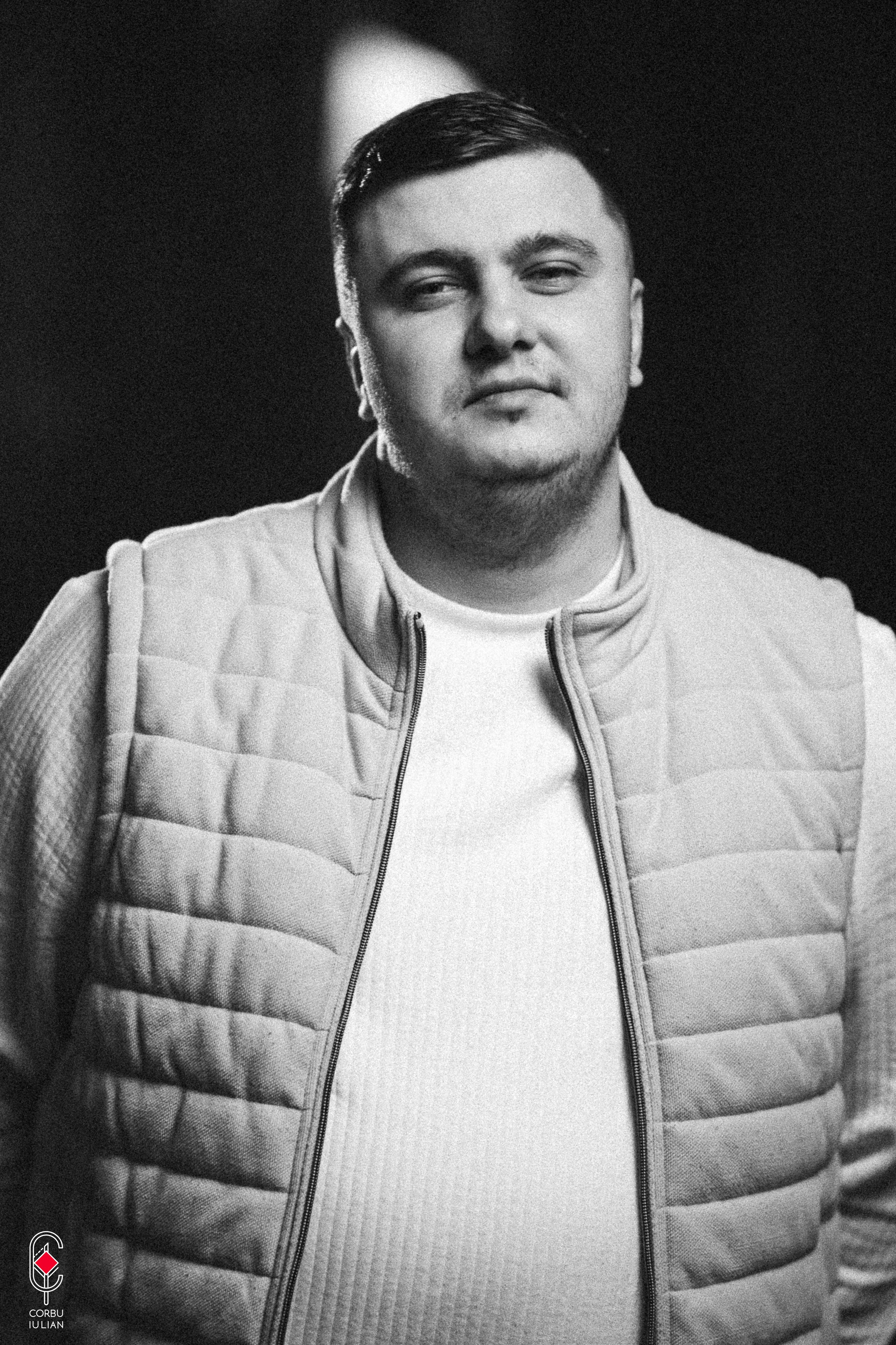 Contact. Adrian Visovan - Fotograf Iasi