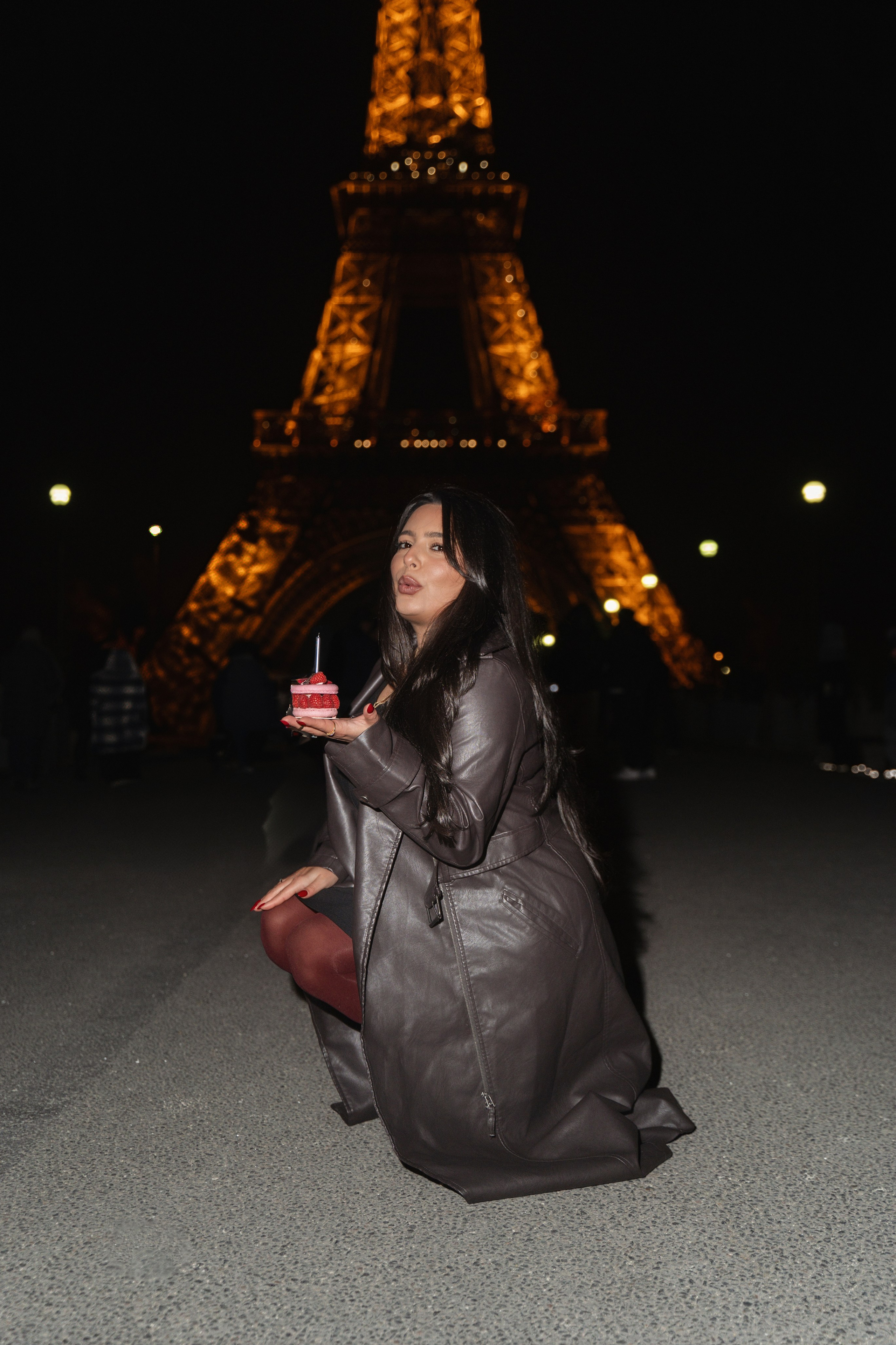 Night time. Photographer in Paris Yulia Shkadina | Couples, engagement, pre-wedding, individual photo-shoots in Paris at the best locations