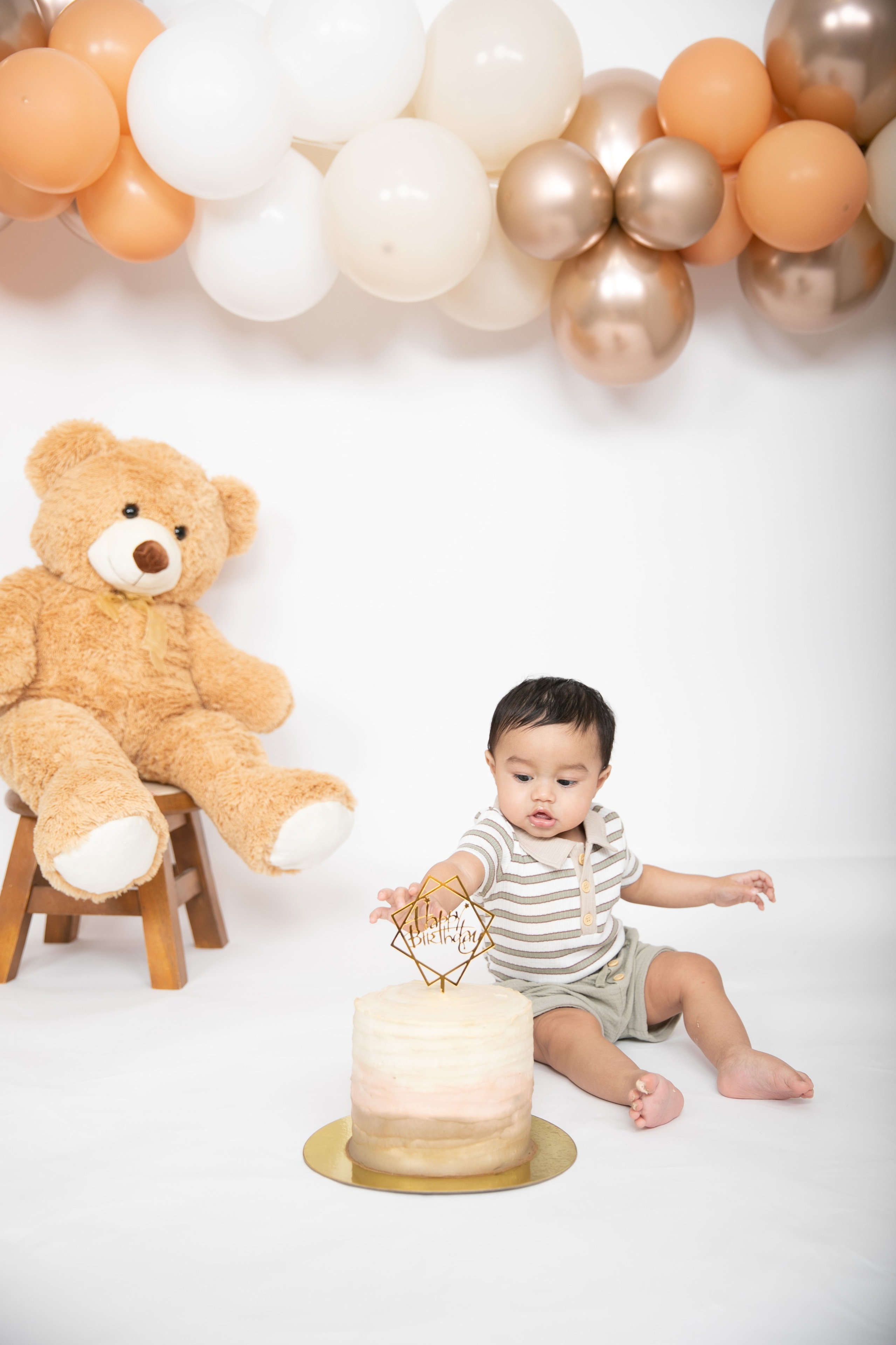 Calgary Maternity & Newborn Photography. Ching Li Photography