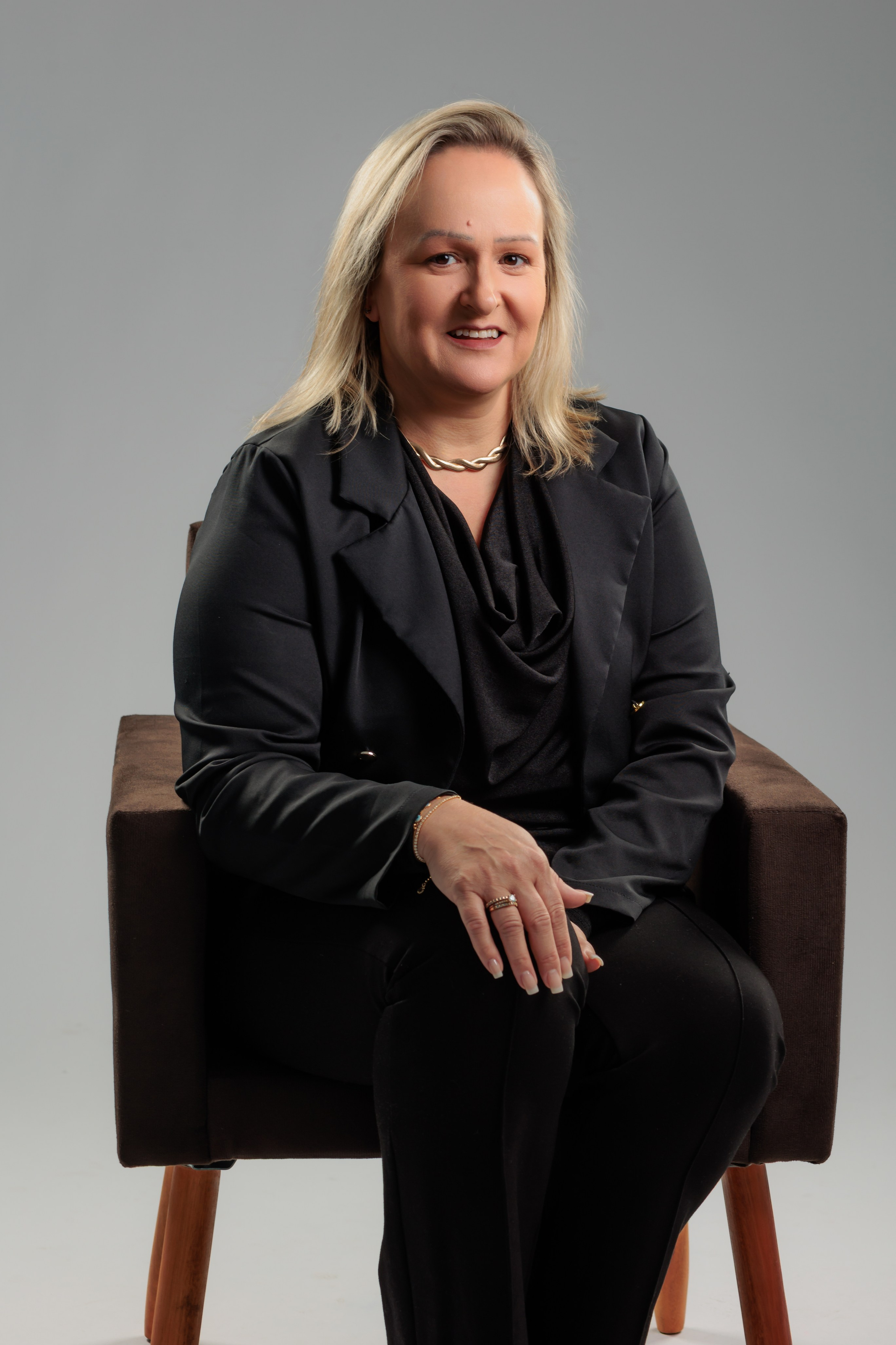 Como posar para retratos corporativos em Indaial, Timbó e Blumenau. Fotografia Fernando Martins