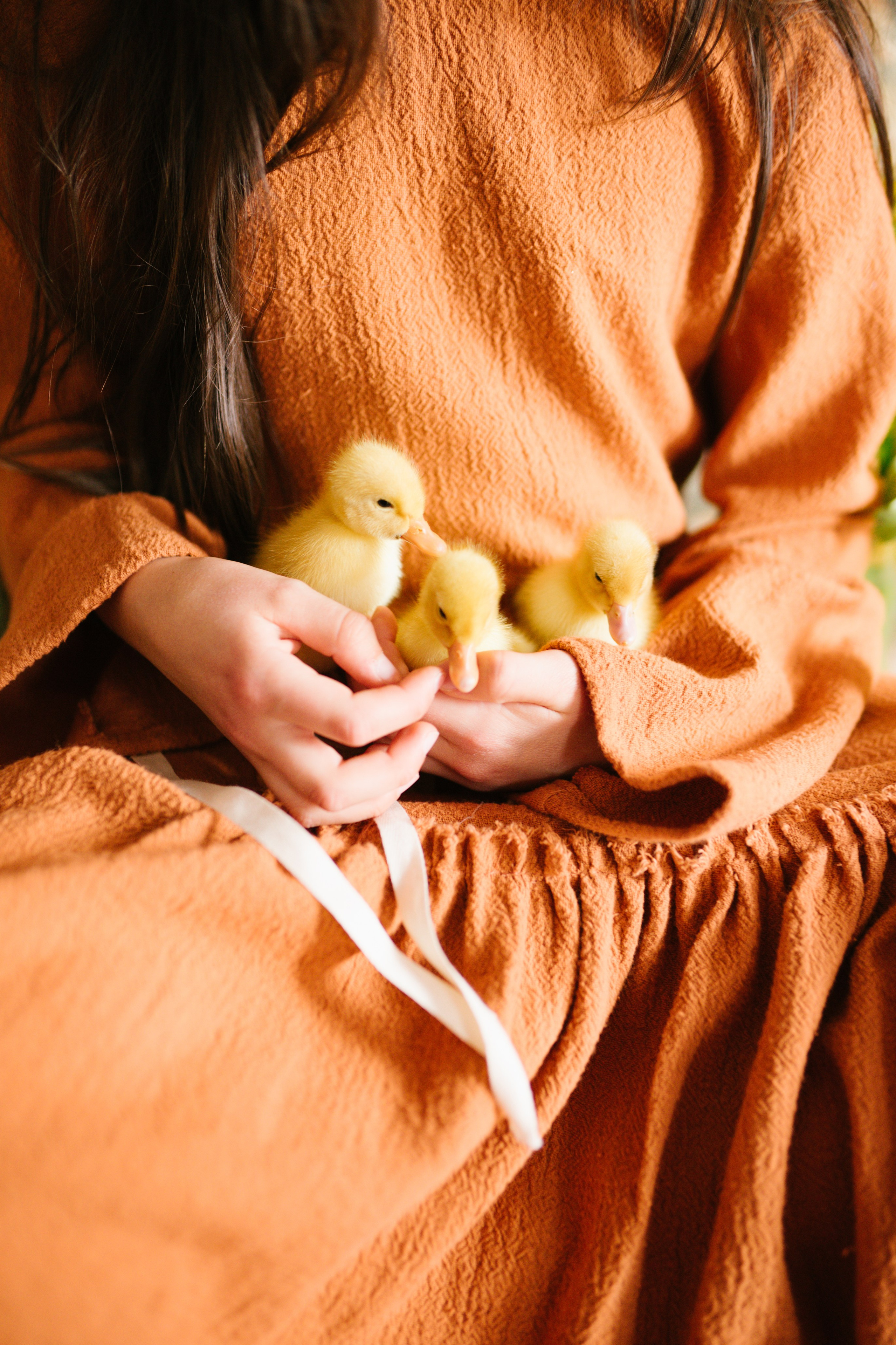 Madalina Beda- Artist vizual, fotograf, doula la nastere, consultant babywearing Brasov si in toata tara