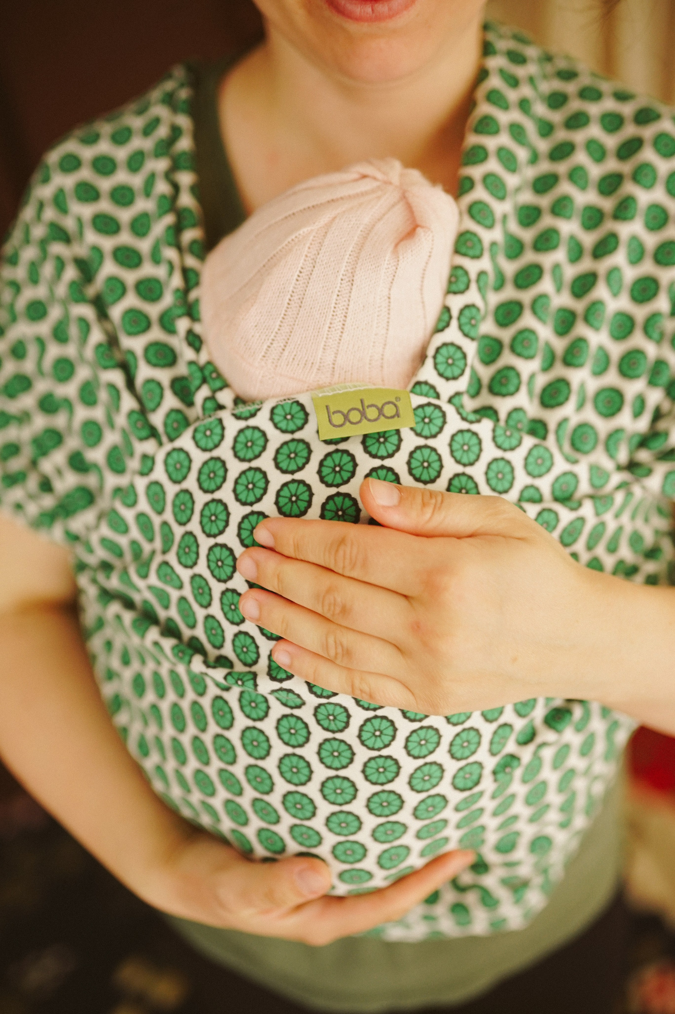 Consultant Babywearing Brașov: Ghid și Sprijin | Mădălina Beda. Madalina Beda- Artist vizual, fotograf, doula la nastere, consultant babywearing Brasov si in toata tara