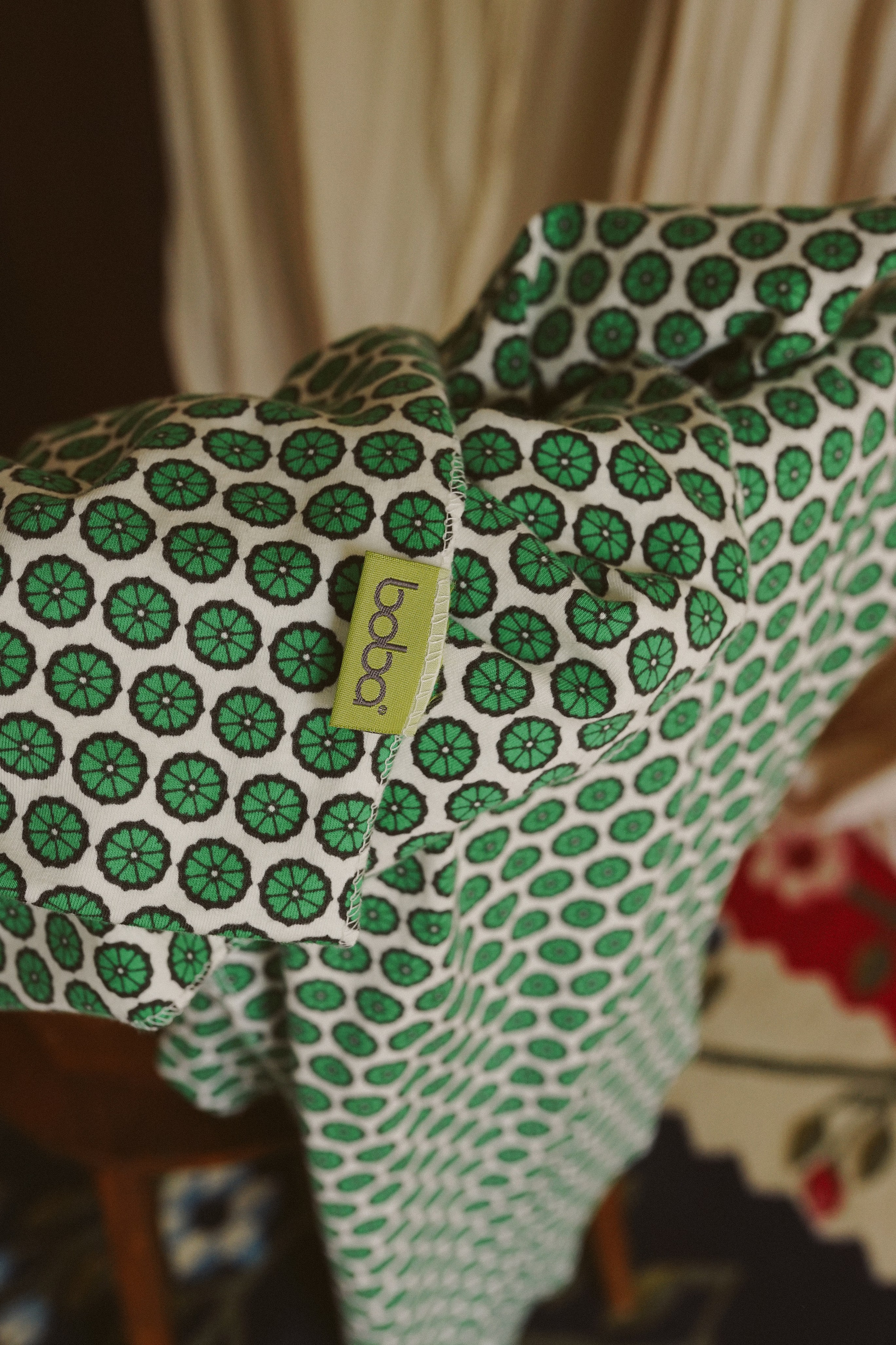 Consultant Babywearing Brașov: Ghid și Sprijin | Mădălina Beda. Madalina Beda- Artist vizual, fotograf, doula la nastere, consultant babywearing Brasov si in toata tara