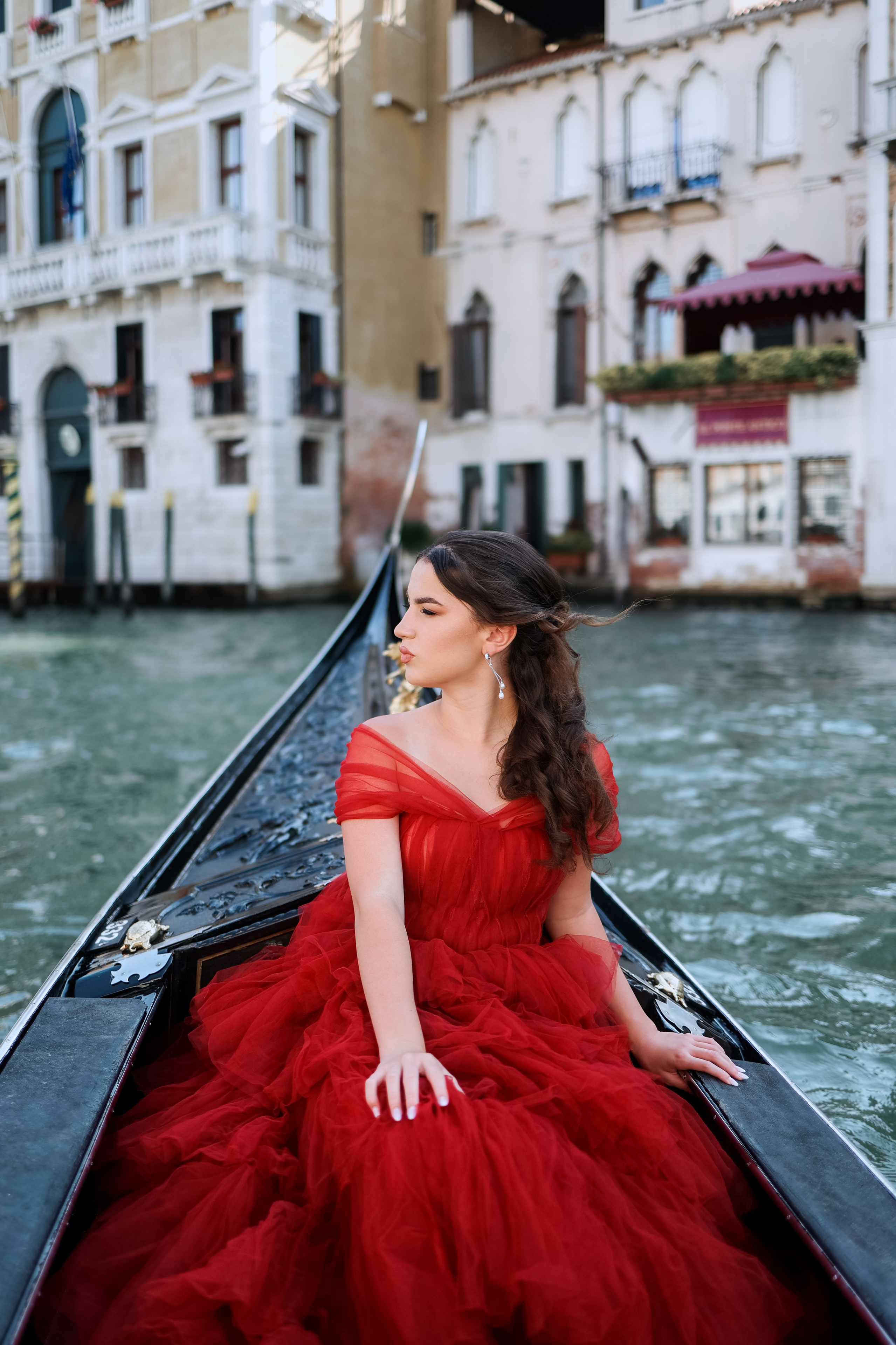 how much gondola ride venice