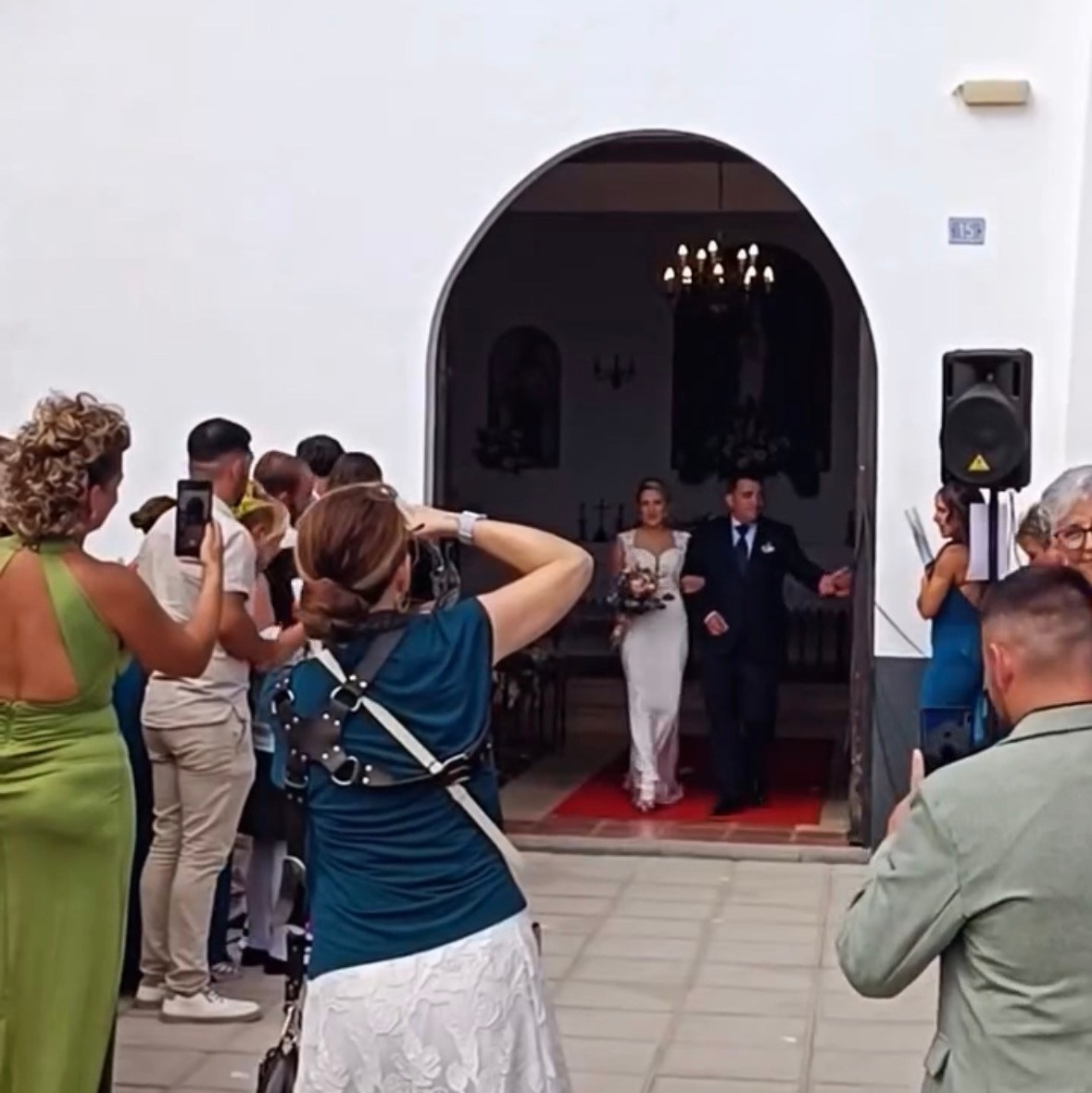 Sesión con vestido volador en Tenerife. Fotógrafa de familias, bodas, comuniones, newborn, premamá en Tenerife | Sesiones con vestidos voladores | Tania Bonnet