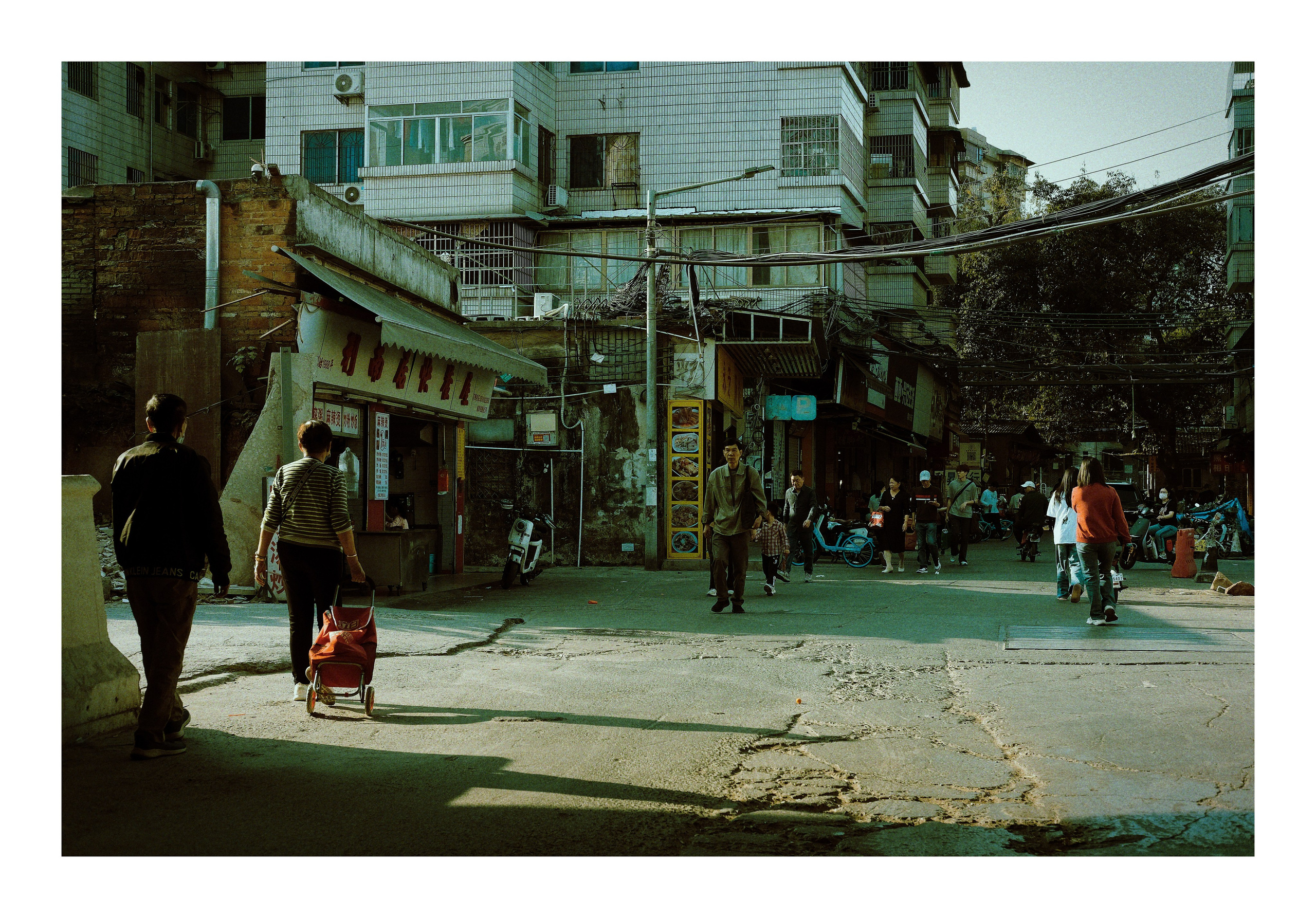Candid Street Photography in Guangzhou — Film Style in Golden Hour