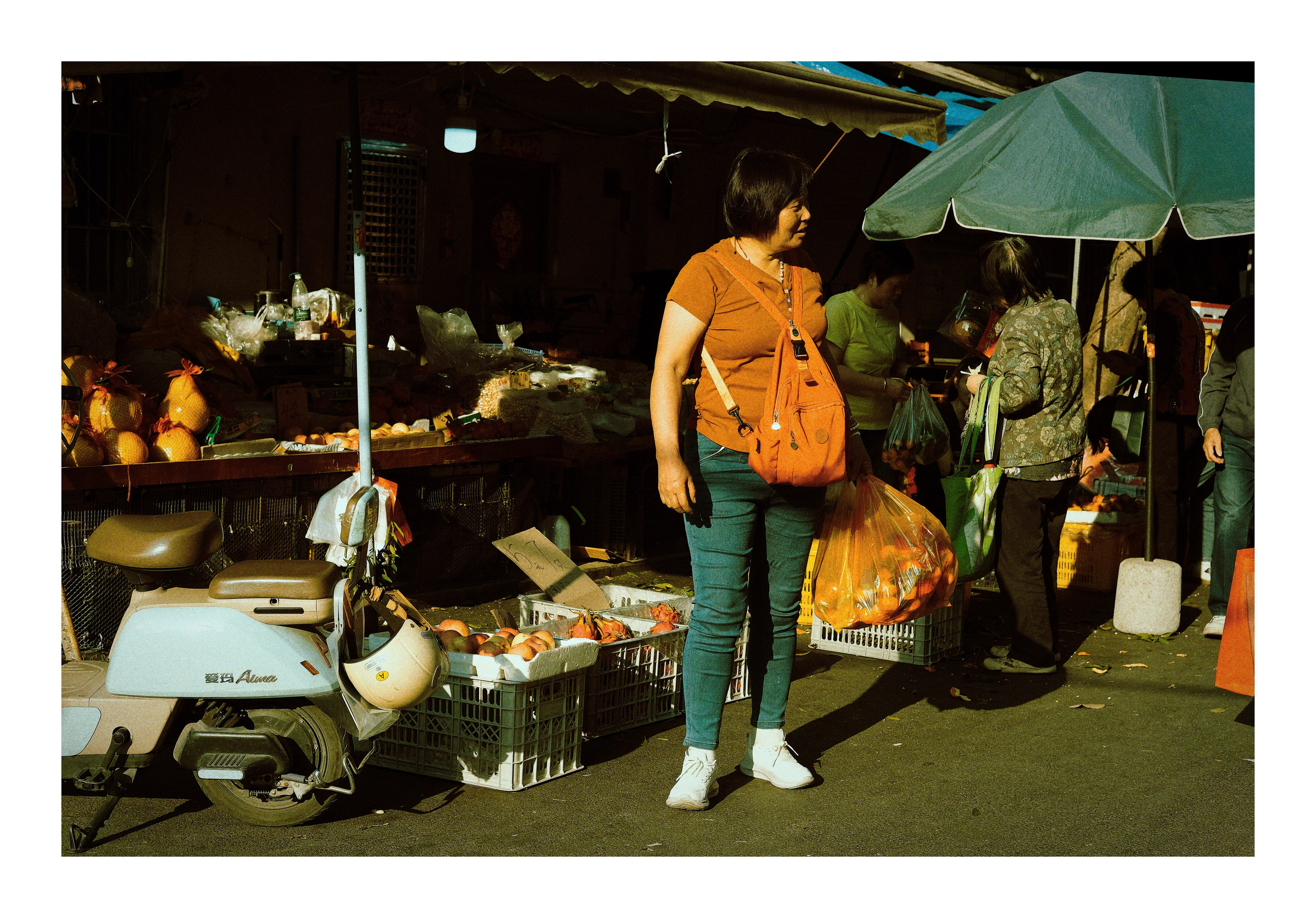 Candid Street Photography in Guangzhou — Film Style in Golden Hour