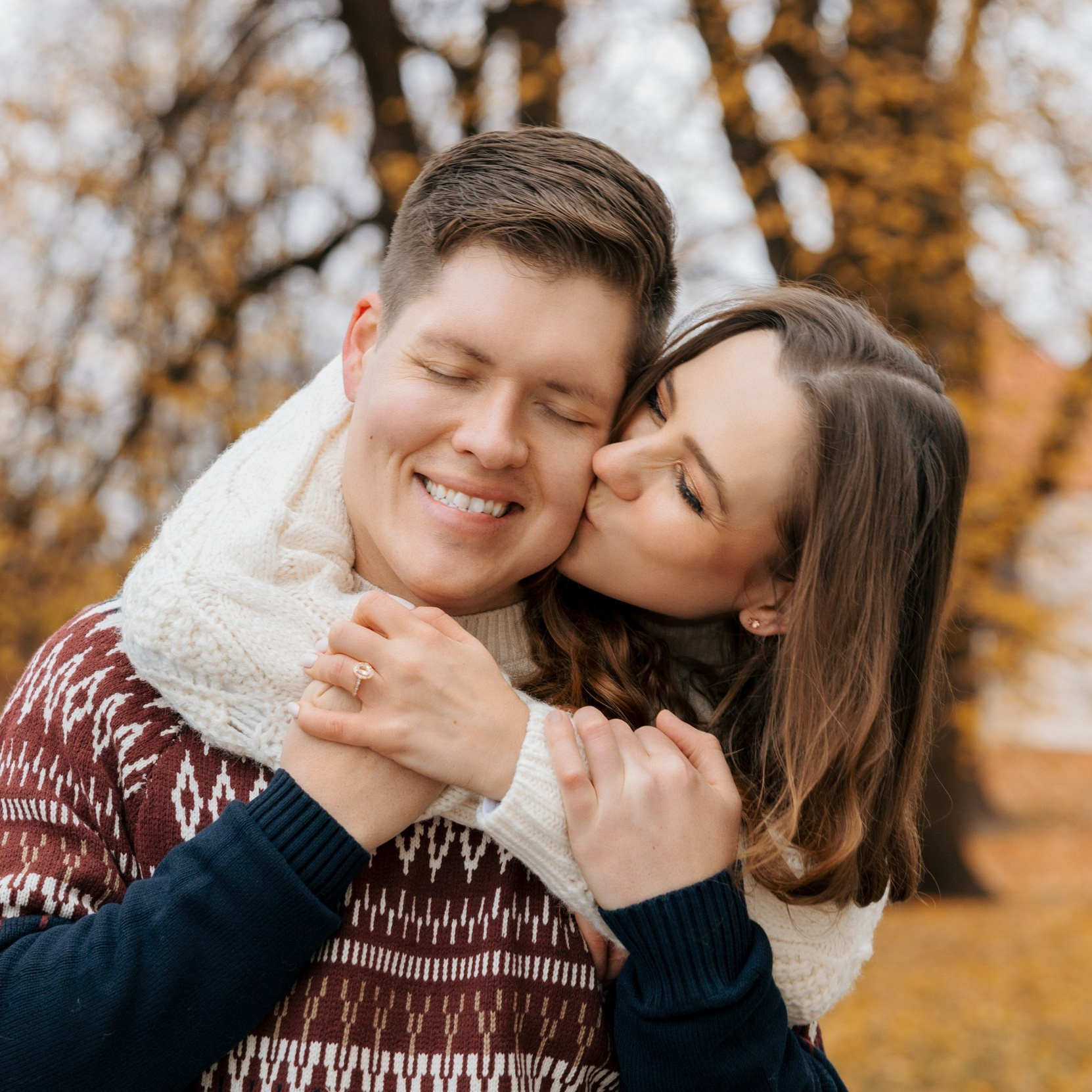 Poros fotosesija Vilniuje — smagus ir jaukus pasimatymas jums. Framed by Evelina | Vestuvių fotografė