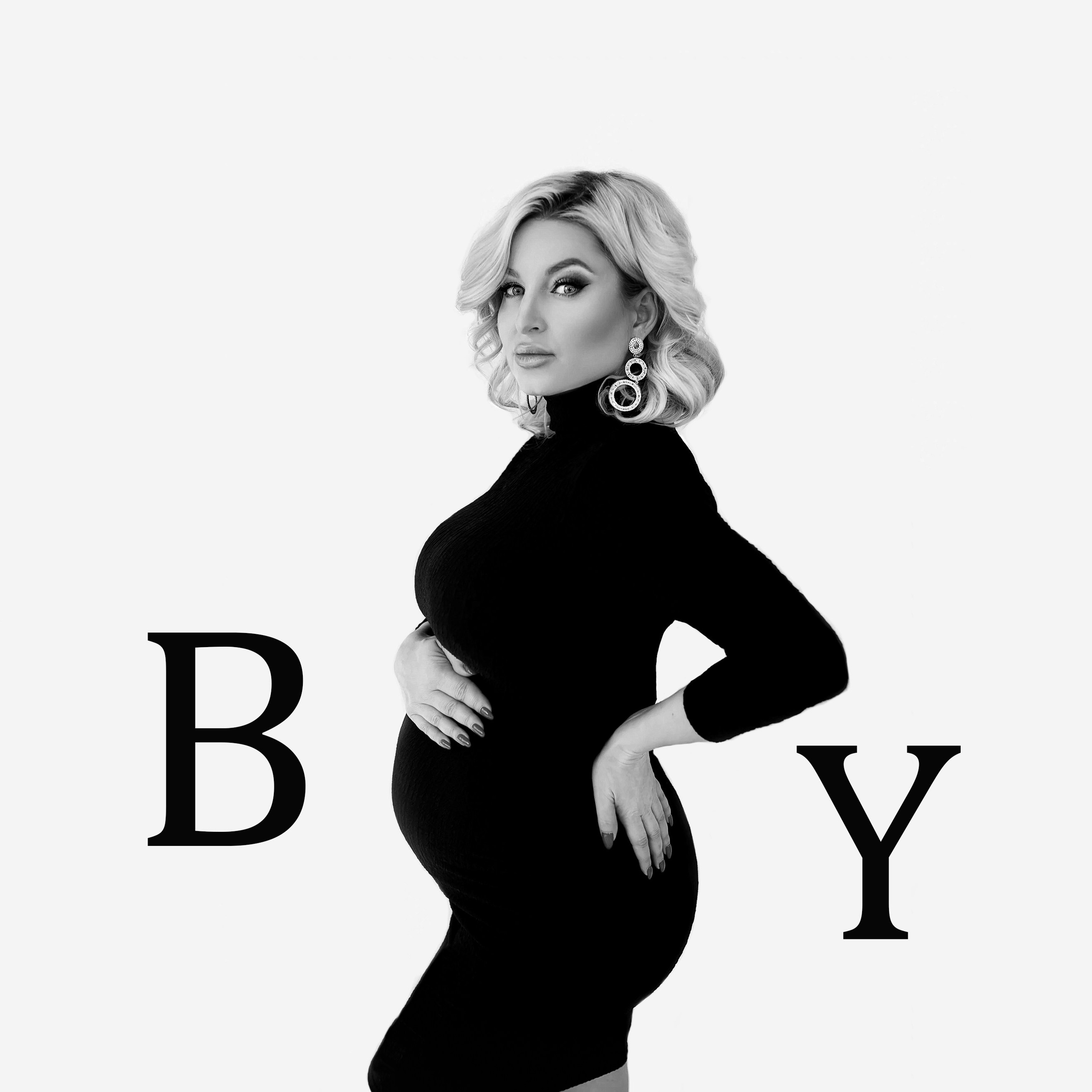 Maternity Photographer in Prague | Yana Stelmakh