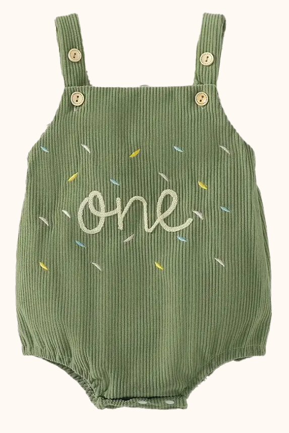 Cake smash outfits for girls. Newborn and family photographer. Hills District. Sydney