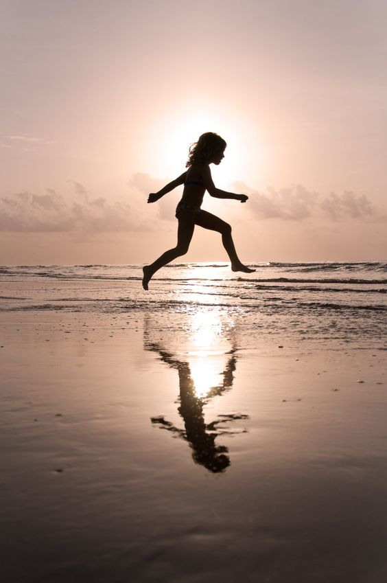 10 Creative Ways To Make Photos Of Your Growing (Too Fast!) Child. Portrait and graduation photographer Marina Simanava