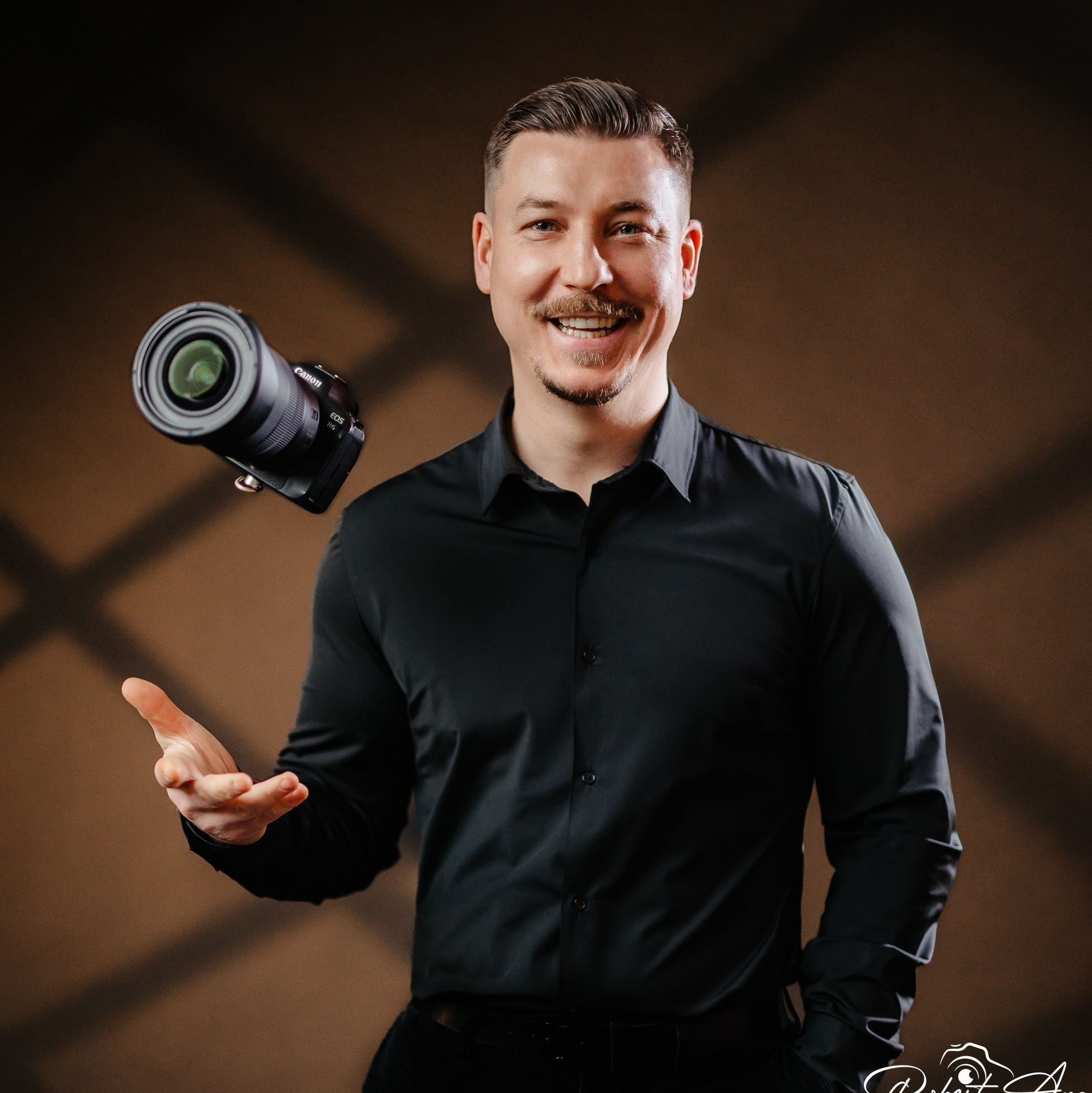 CONTACT. Robert Blaj - Fotograf Nuntă Iași