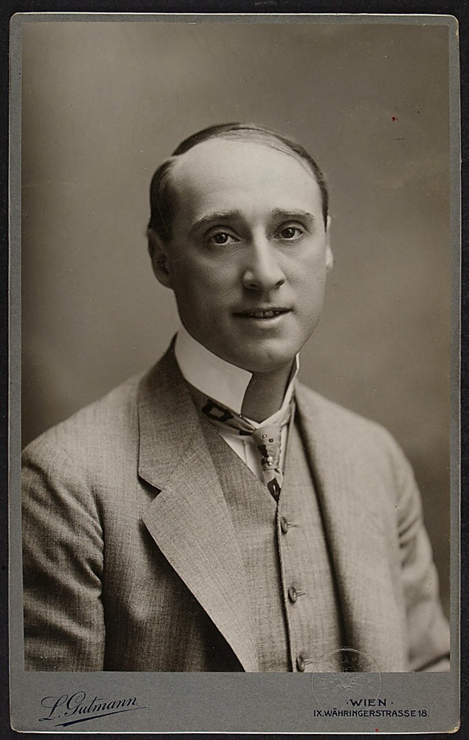 Снимок 1911 года фотографа Людвига Гутмана. Национальность и судьба. Фотограф, коллекционер винтажных открыток и создатель историй на пересечении прошлого и личного. Ирина Дайнакова