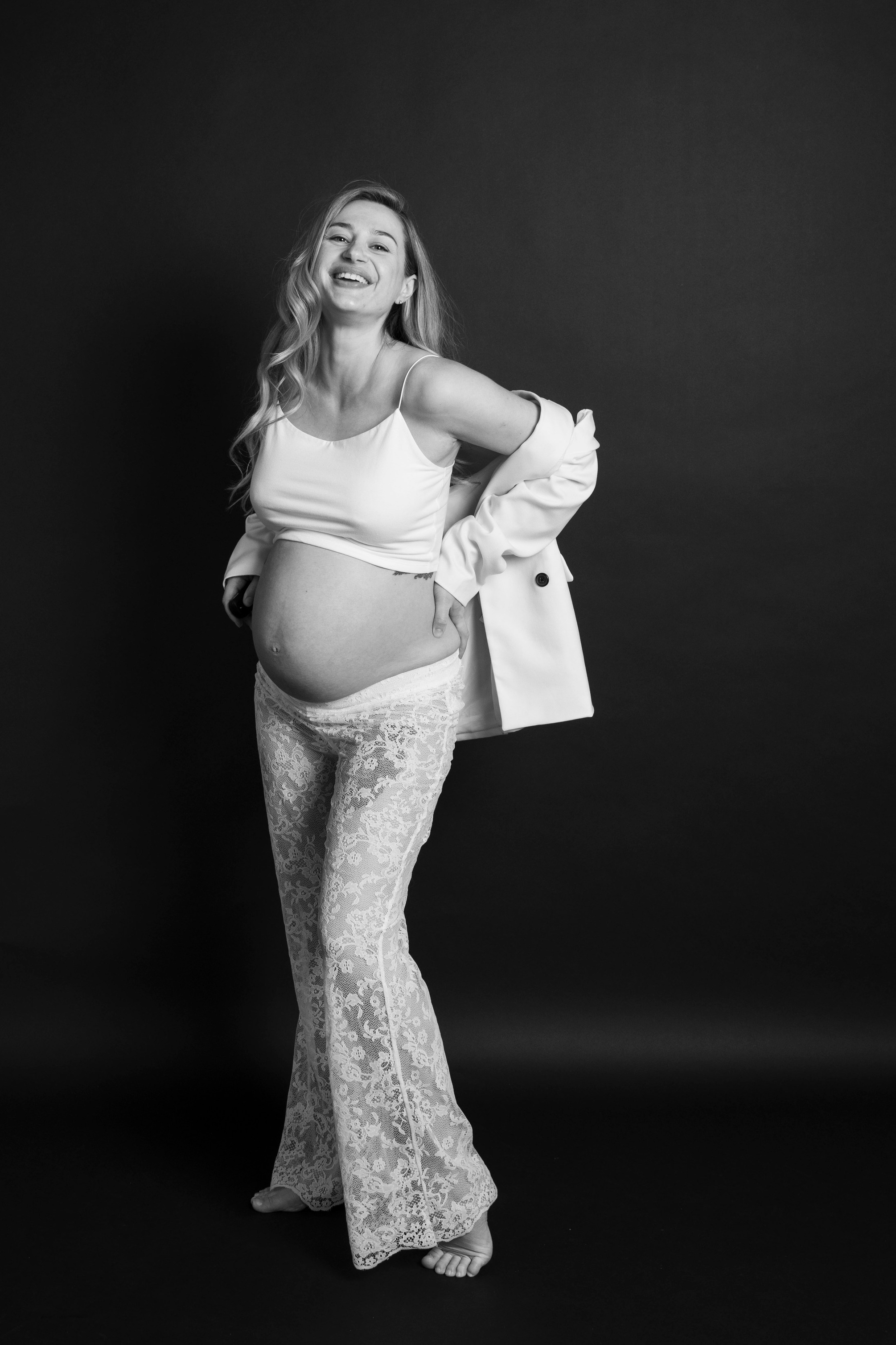 Черный фон. SHOOT IT YOURSELF — SELF PORTRAIT STUDIO IN CHICAGO