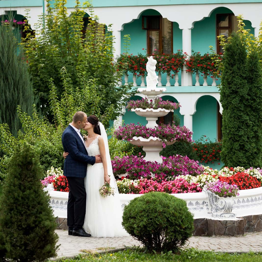 весільна фотографія в кабріолеті Чернівці