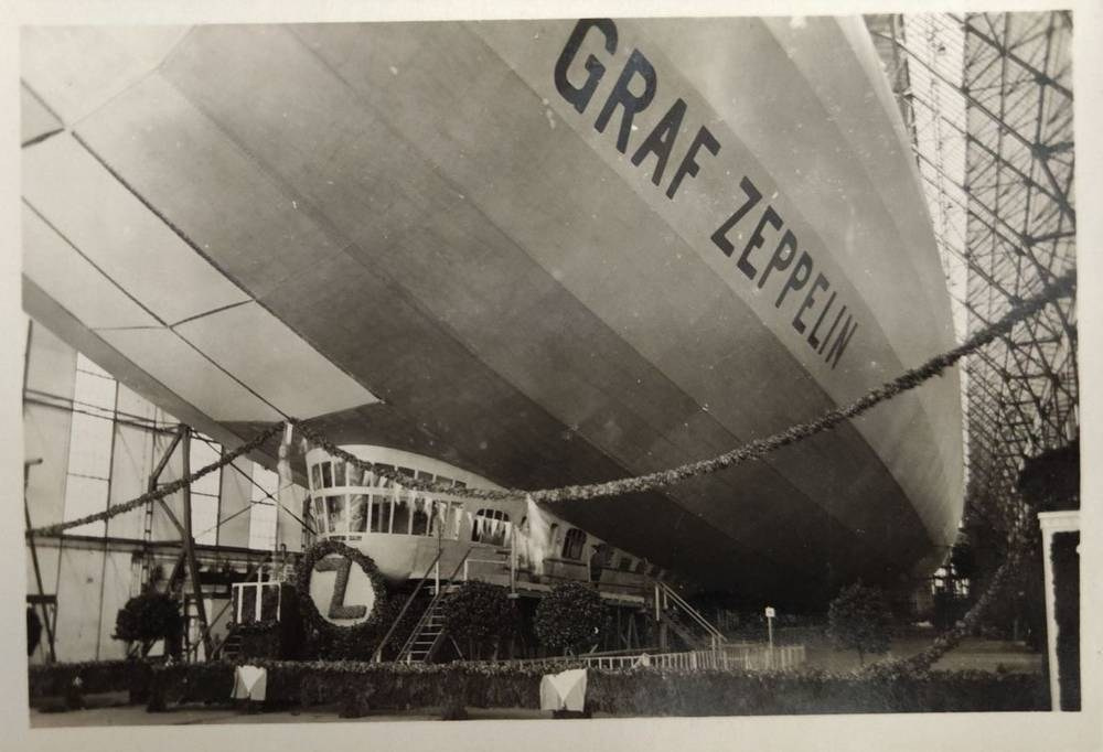 Vintage postcard: airship “Graf Zeppelin” and aviation history. Photographer, collector of vintage postcards, and creator of stories at the intersection of the past and the personal. Irina Dainakova