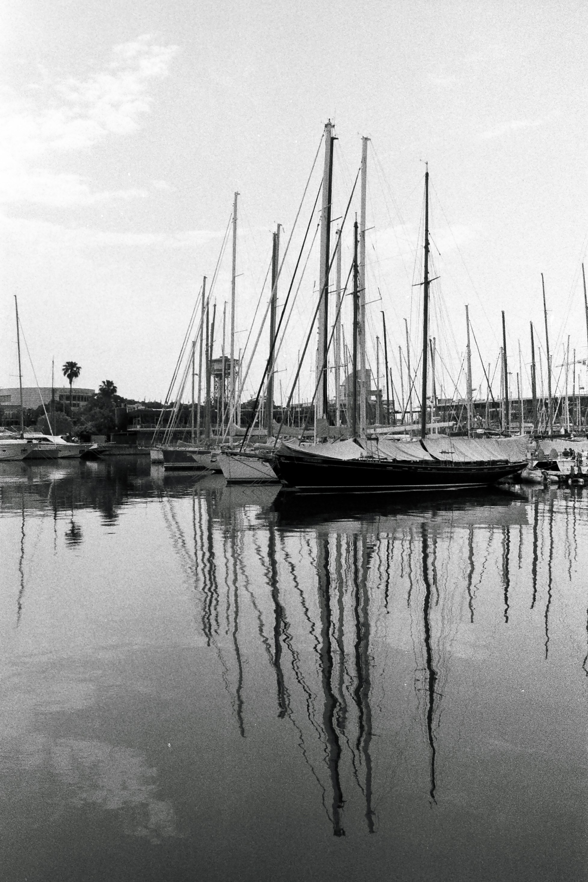 Antique photographs and cameras. Современнные и актикварные украшения в Барселоне, Москве и Санкт-Петербурге