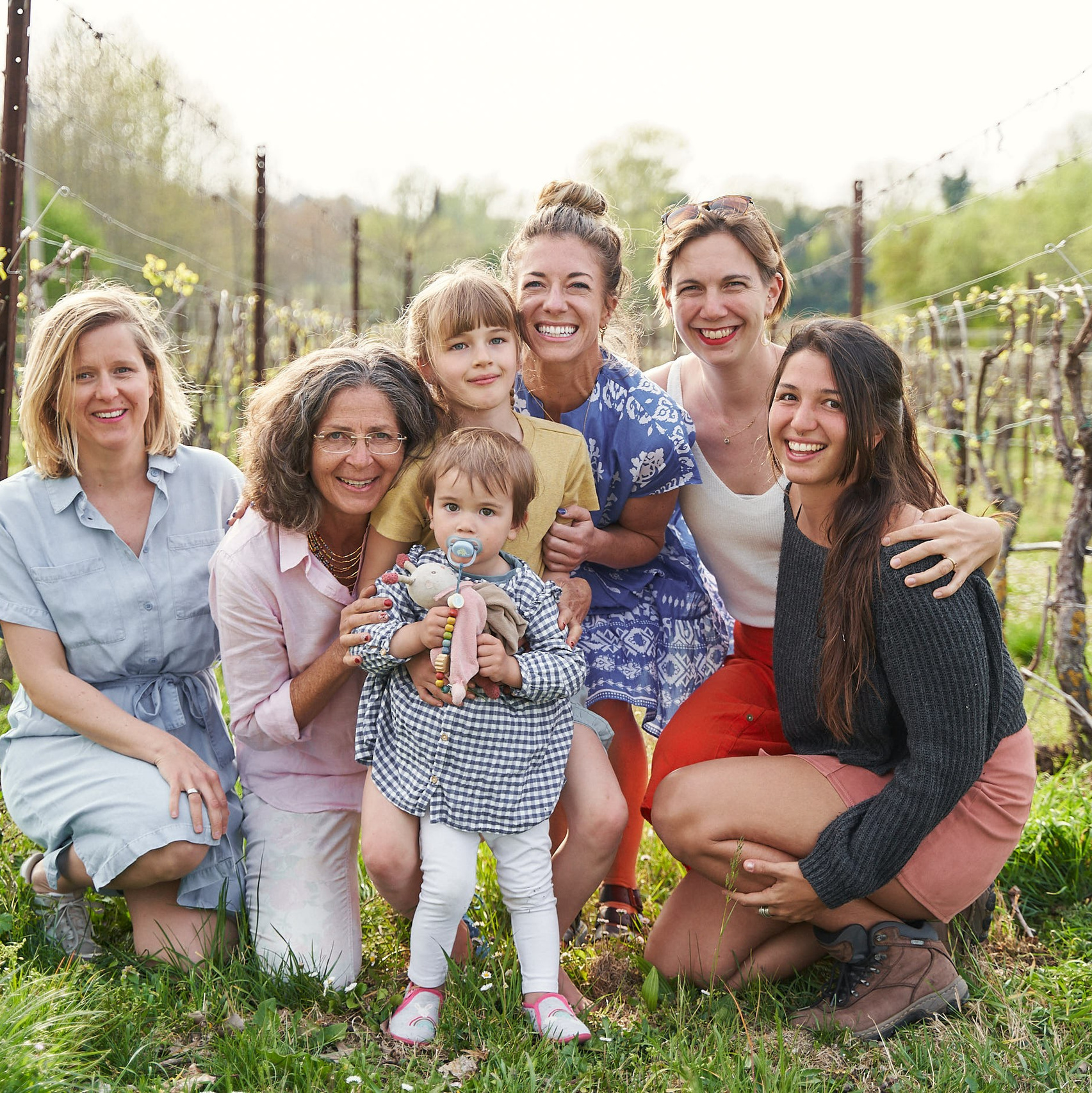 Sposi ballano sul terrazzo, vista mozzafiato sul lago di Garda, Torri del Benaco,