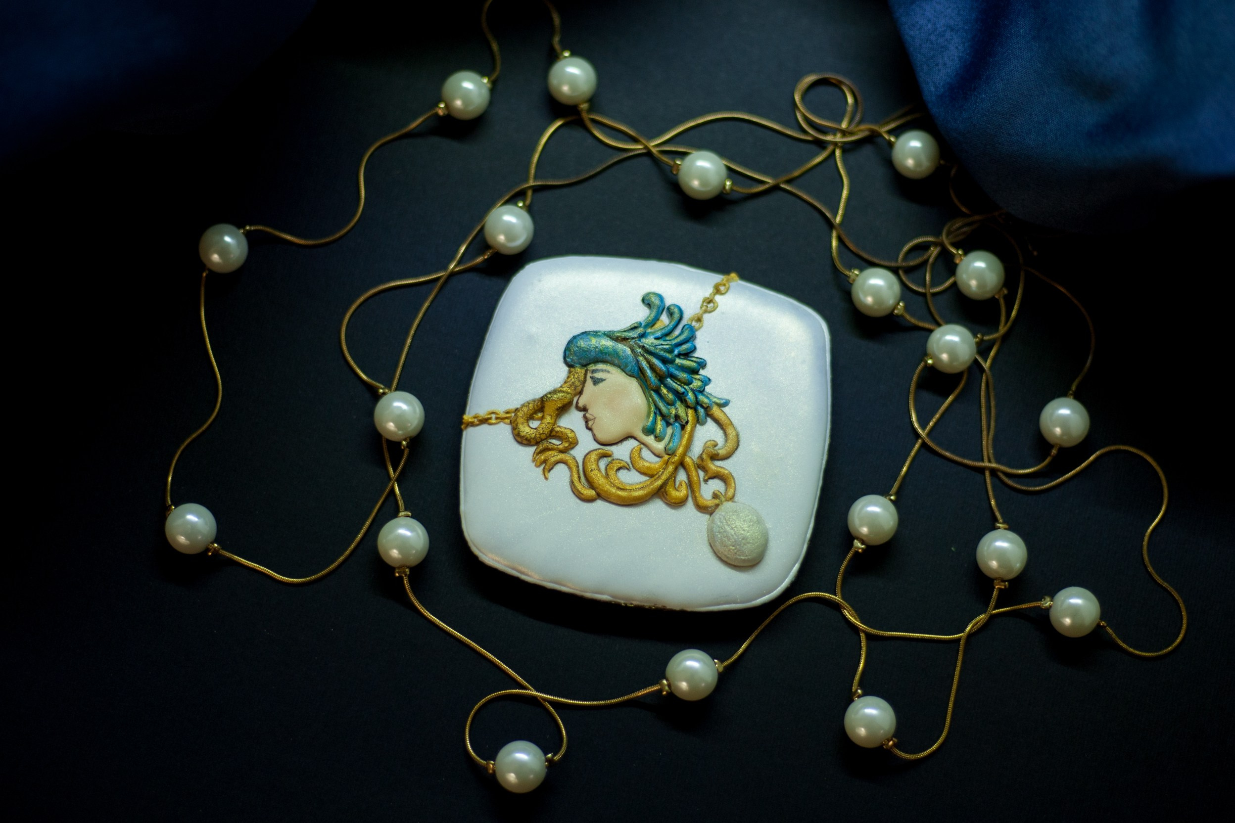 SERVICE PROMOTIONAL. Lero Photographer and a set designer|individual custom portrait and advertising photography in Zutphen