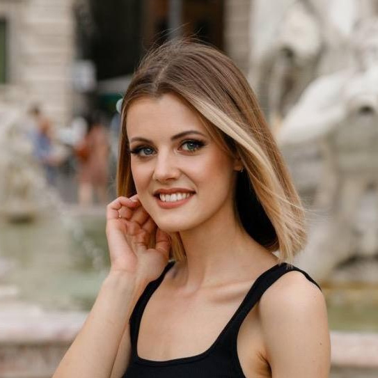 Contact. Makeup artist and hairstylist in Rome Italy | Kate Lisi