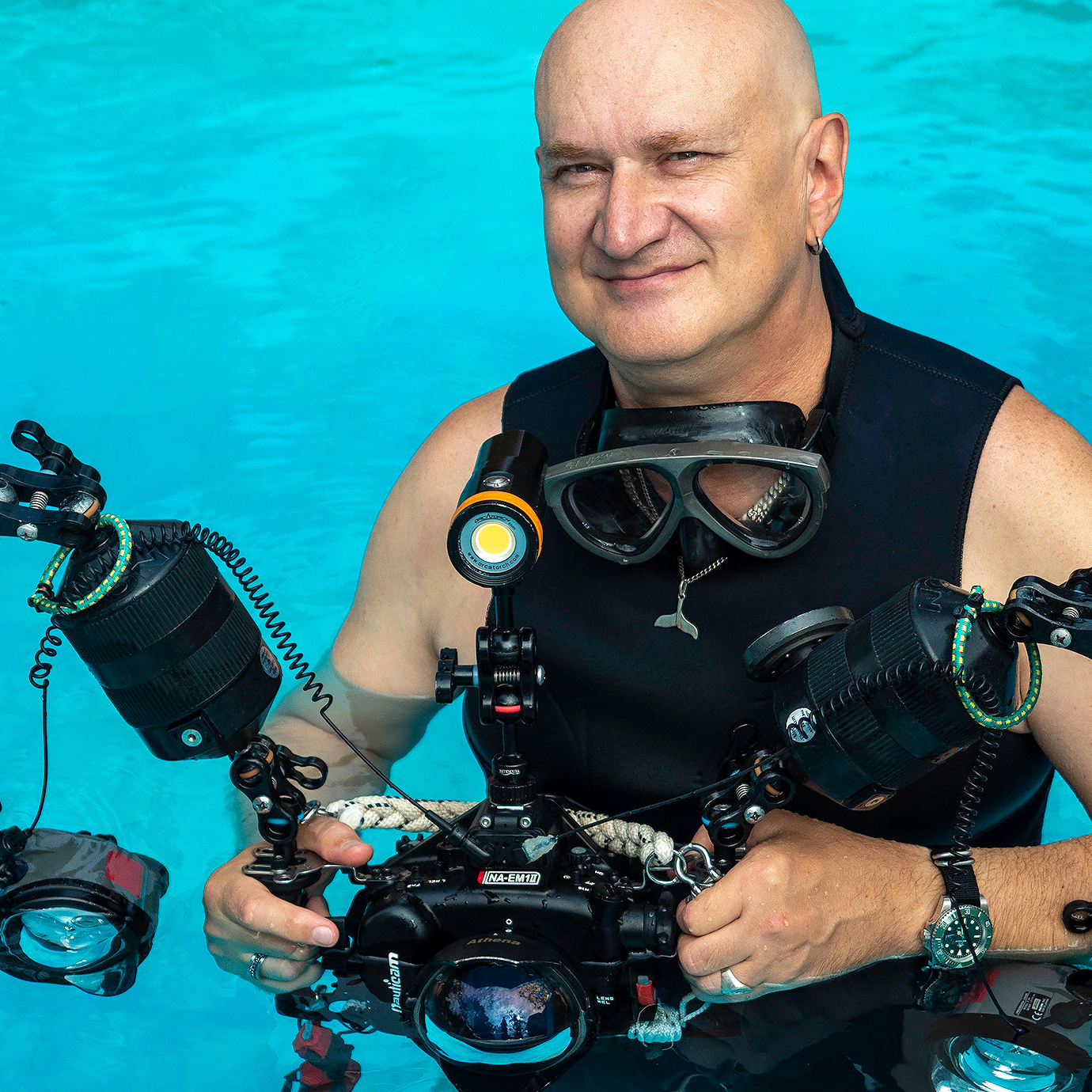 Contact. Your photographer on land and under water— Alexey Zaytsev